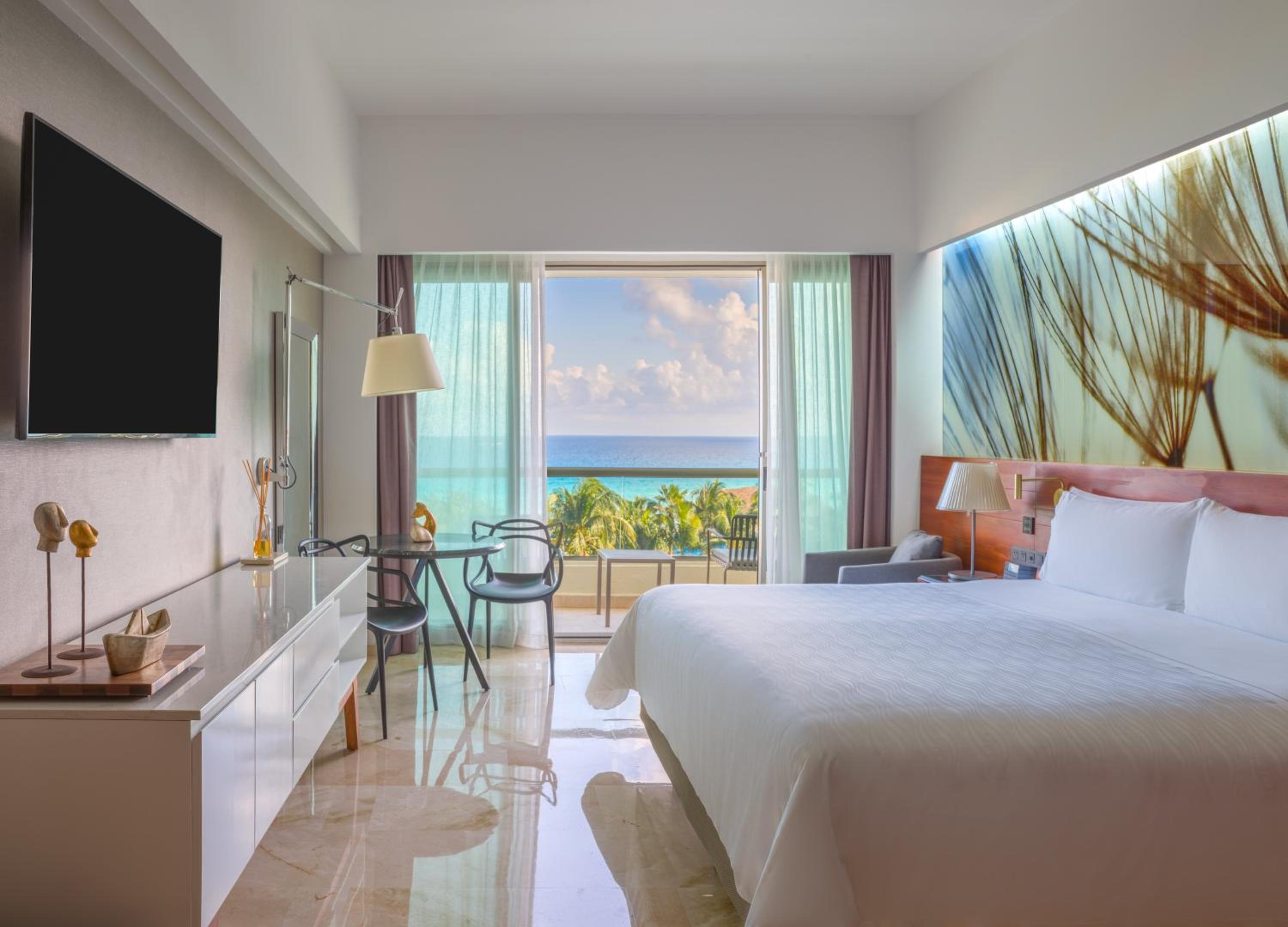 Premium Ocean View, 1 King - Photo 1
