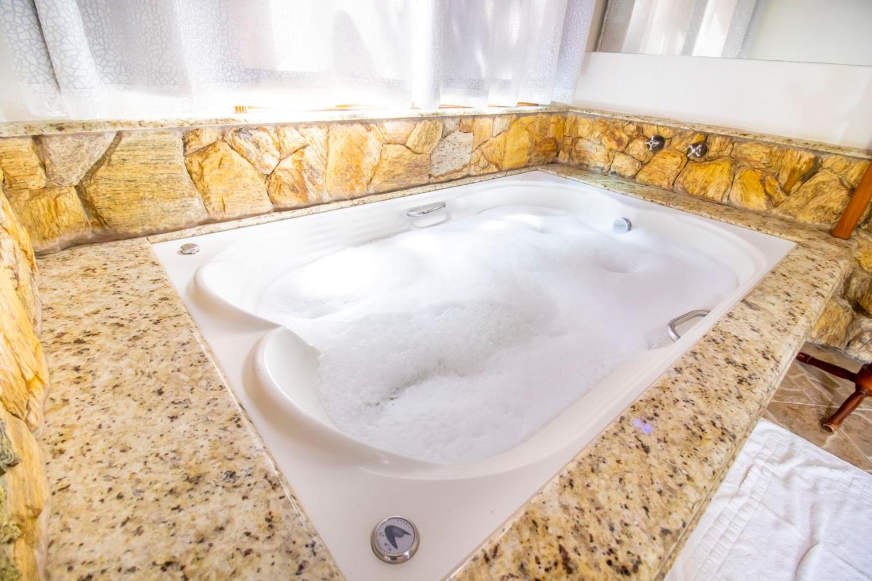 Suíte Luxo com Banheira de Hidromassagem - Photo 31