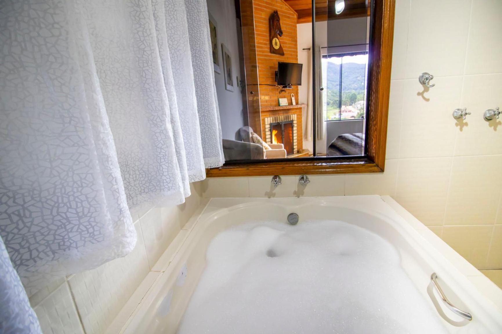 Suíte Luxo com Banheira de Hidromassagem - Photo 8