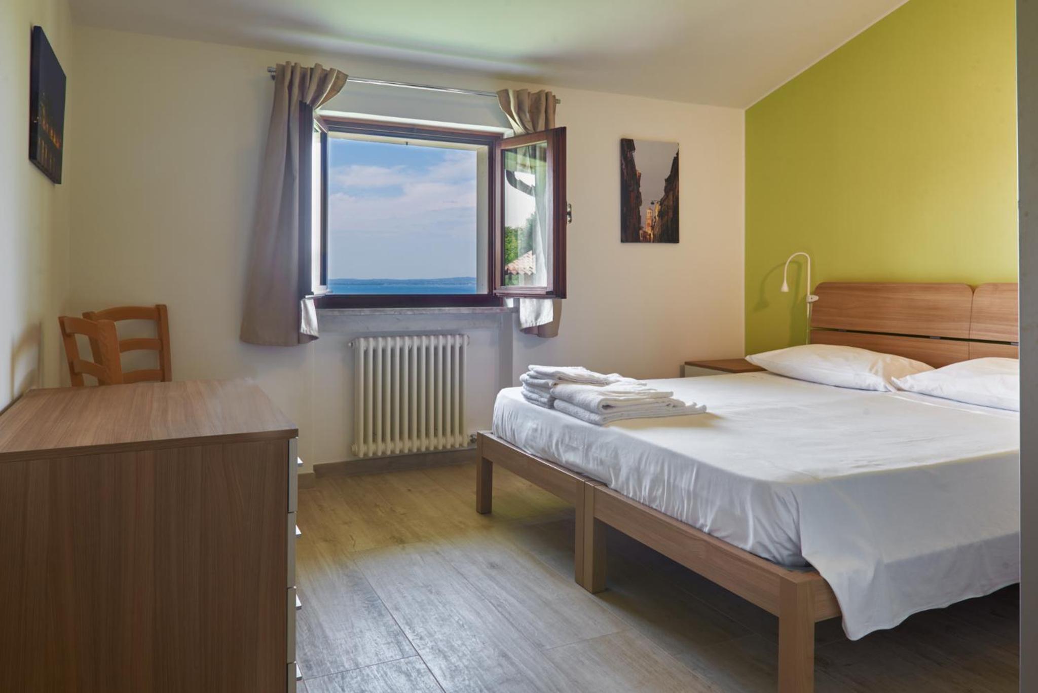 One-Bedroom Apartment with Lake View