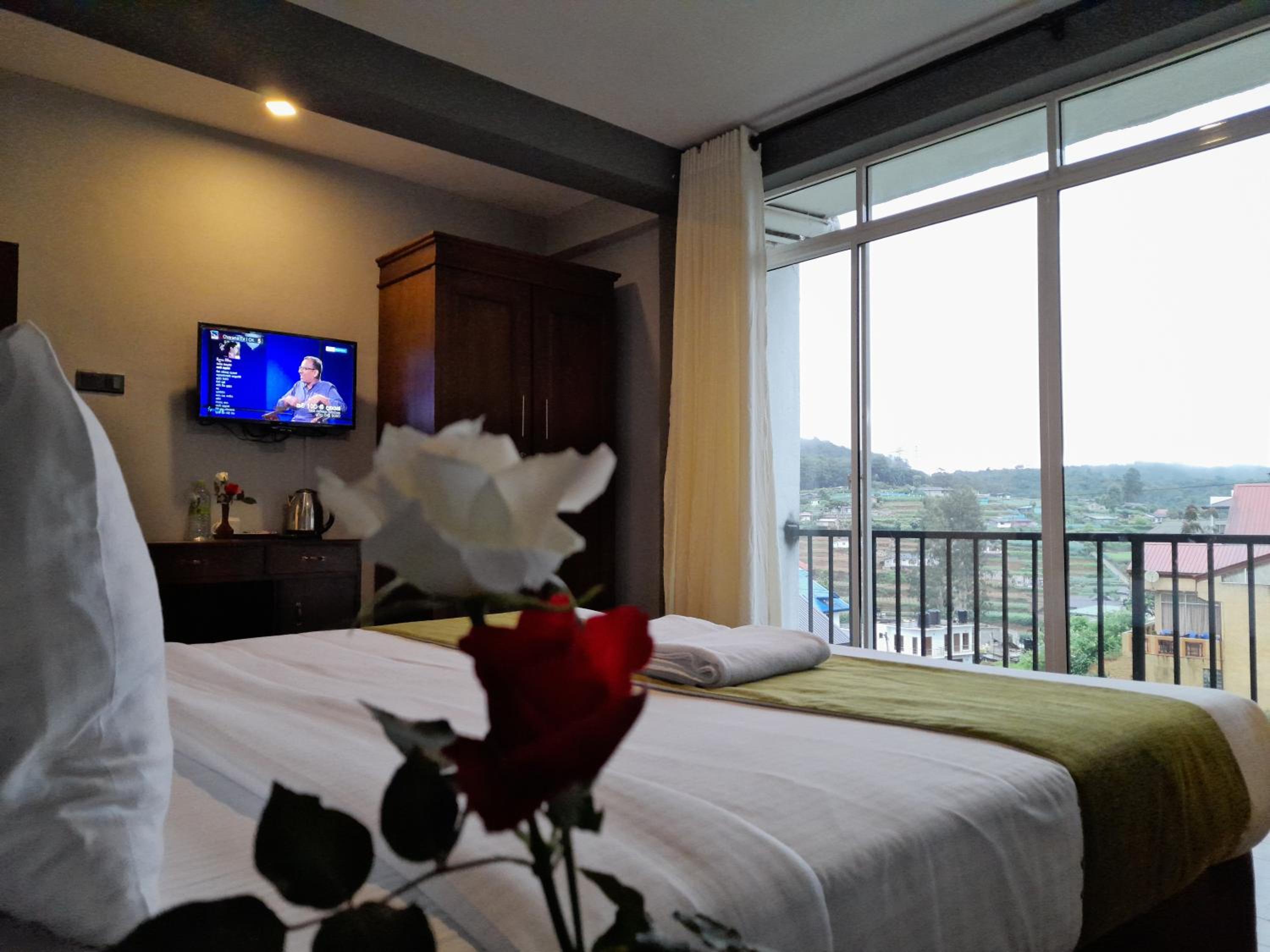 King Room with Balcony - Photo 2