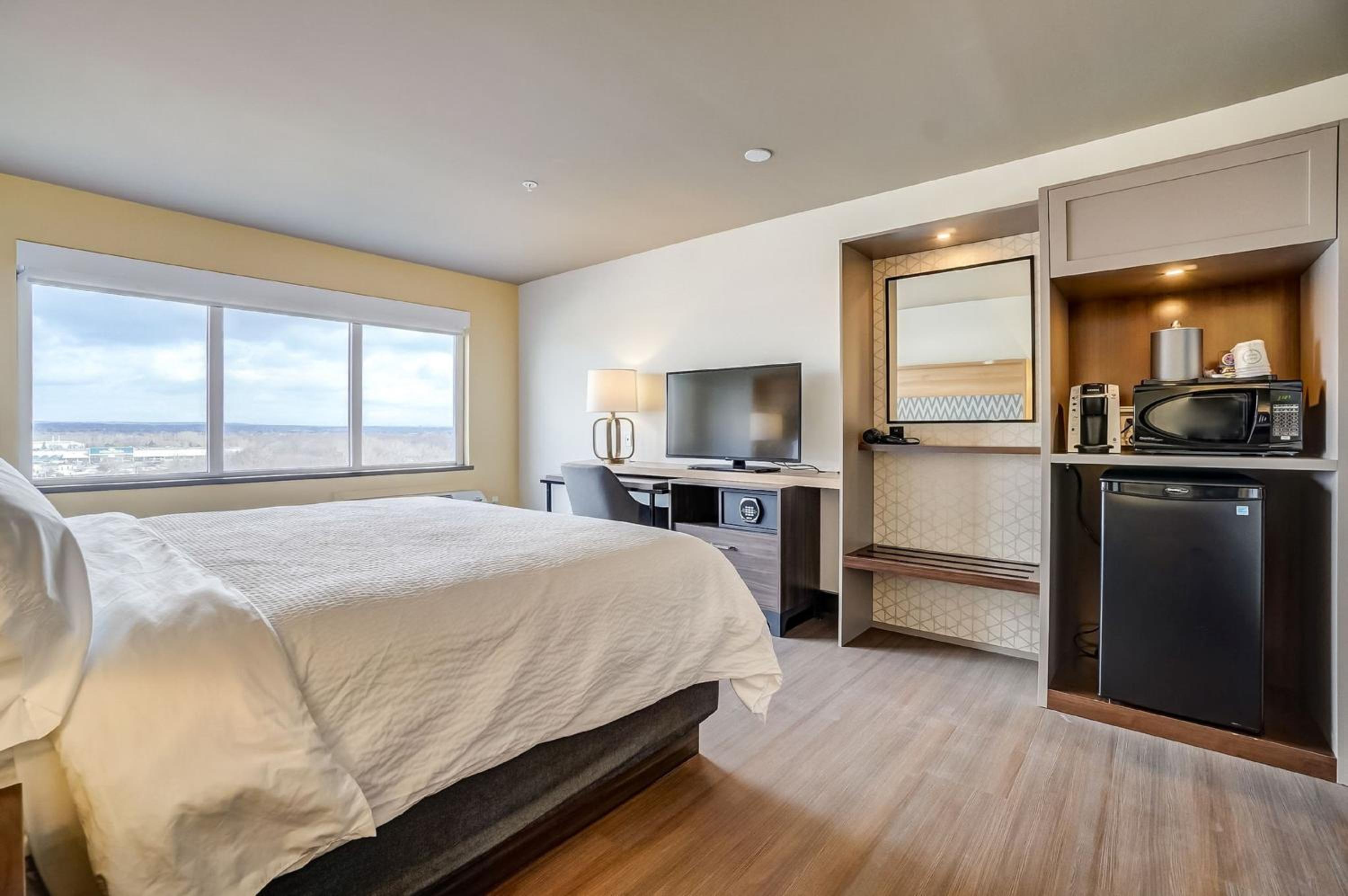 Standard King Room with Mobility Accessible Roll-In Shower - Photo 6