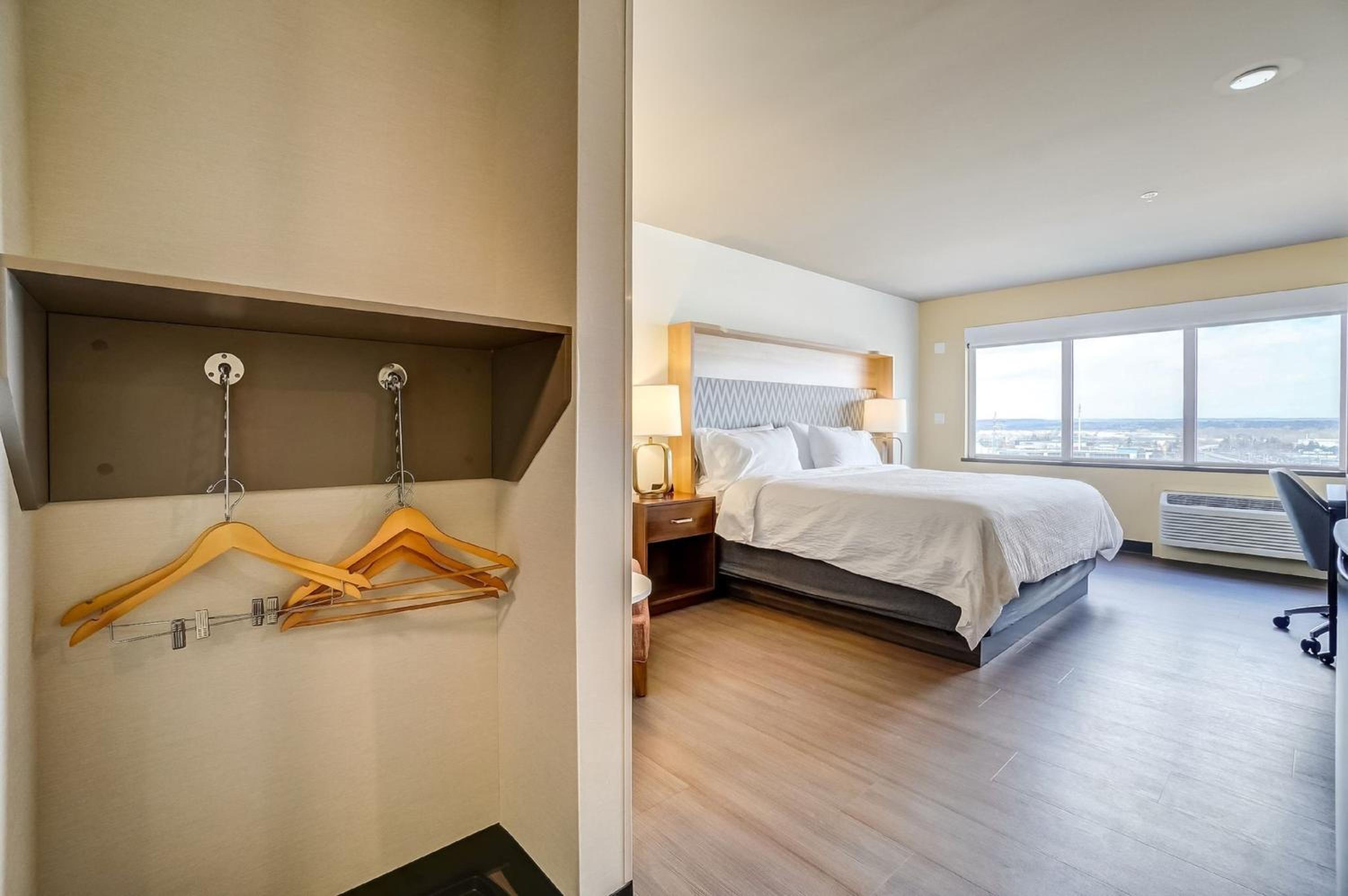 Standard King Room with Mobility Accessible Roll-In Shower - Photo 8