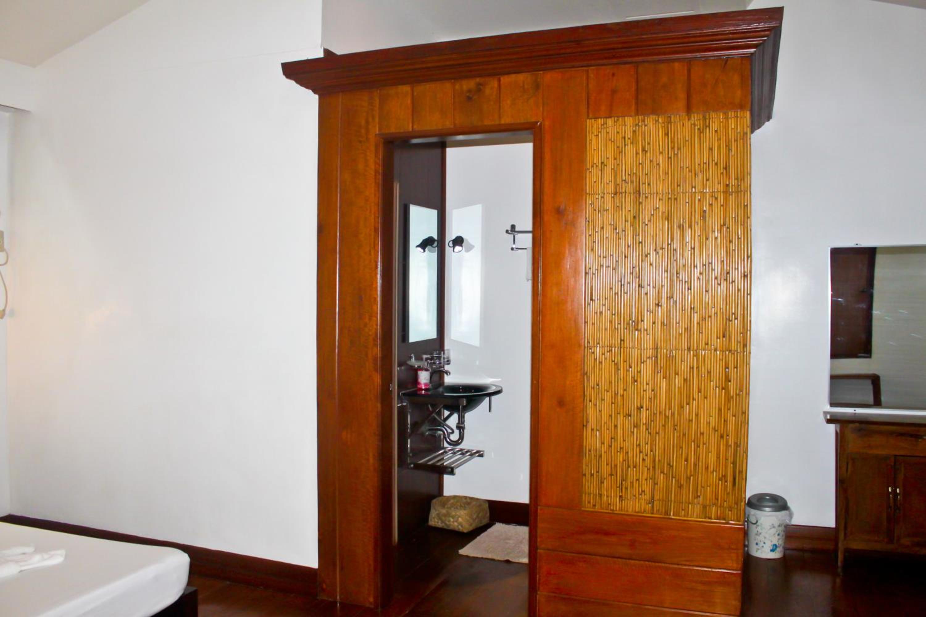 Superior Room with Balcony and Sea View - Photo 4
