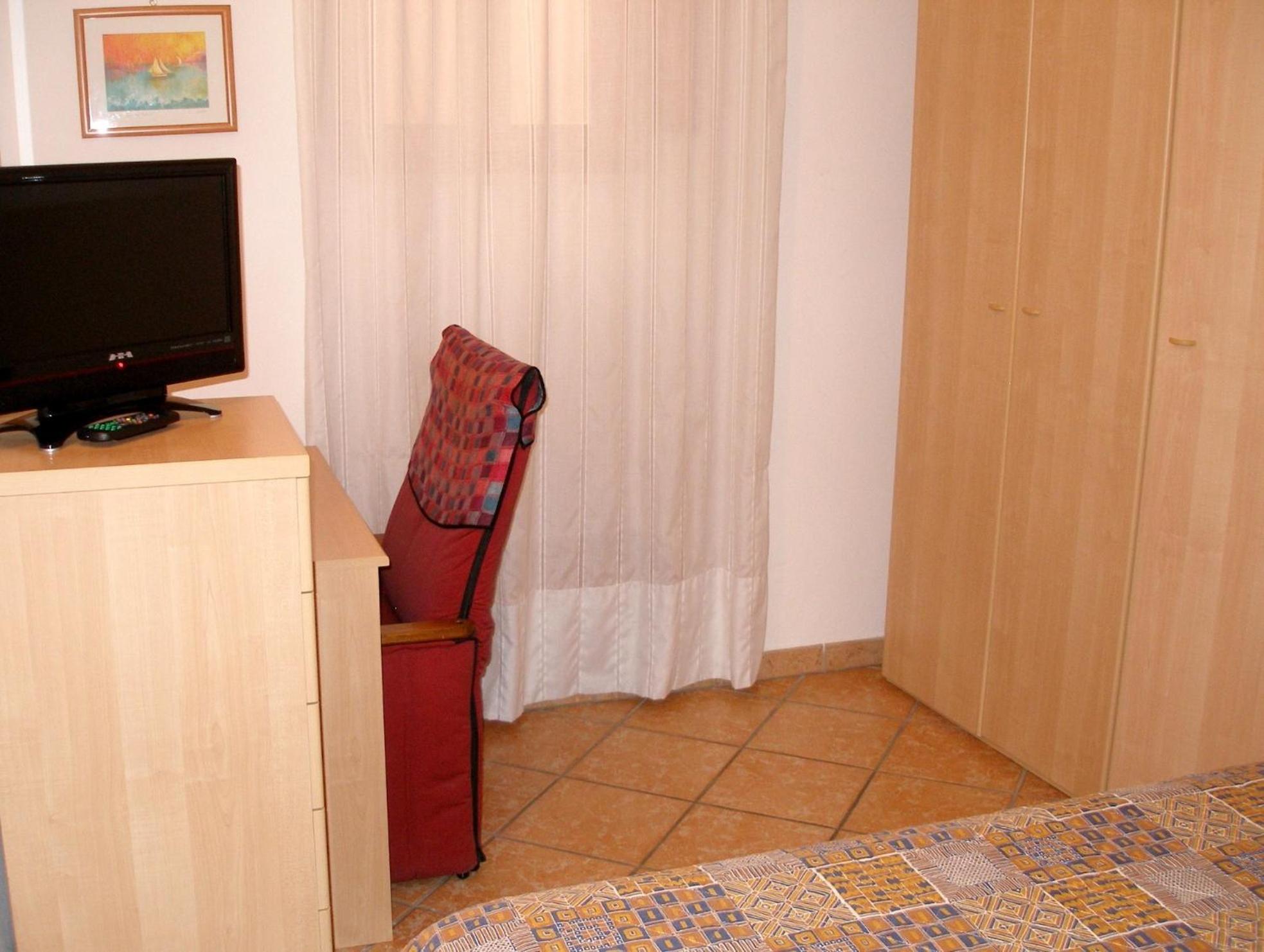 One-Bedroom Apartment photo 3