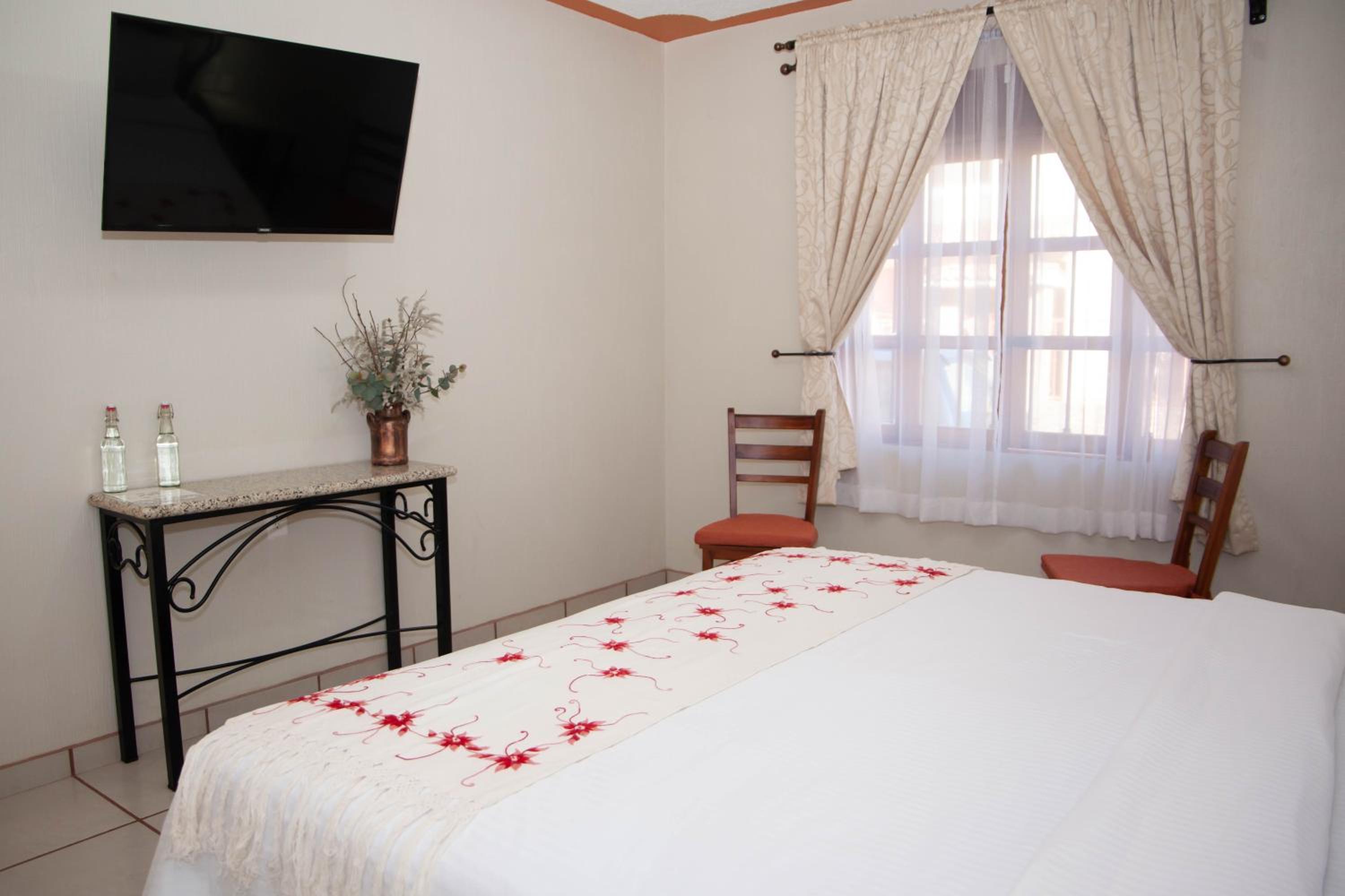 Deluxe King Room - Photo 1
