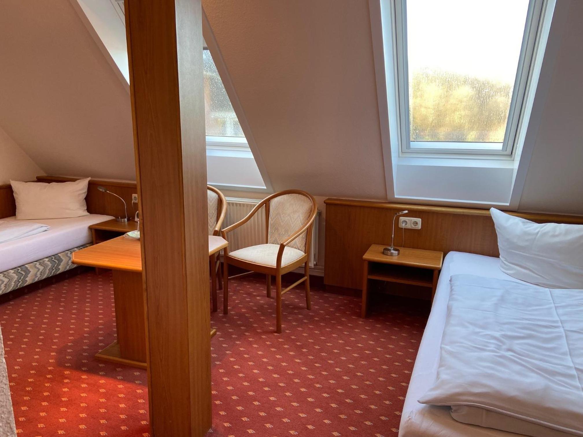 Standard Twin Room photo 2