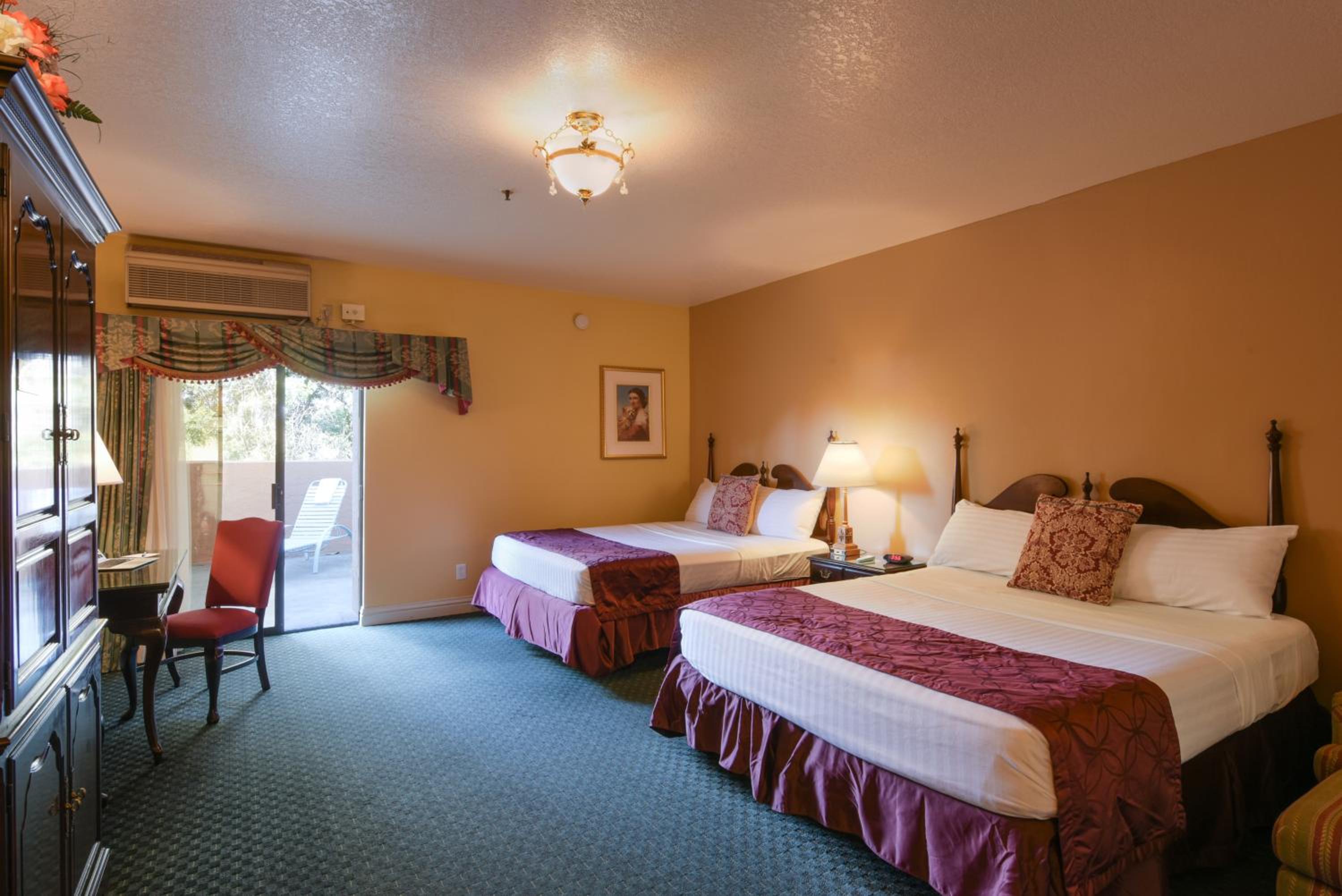 Queen Room with Two Queen Beds - Photo 3
