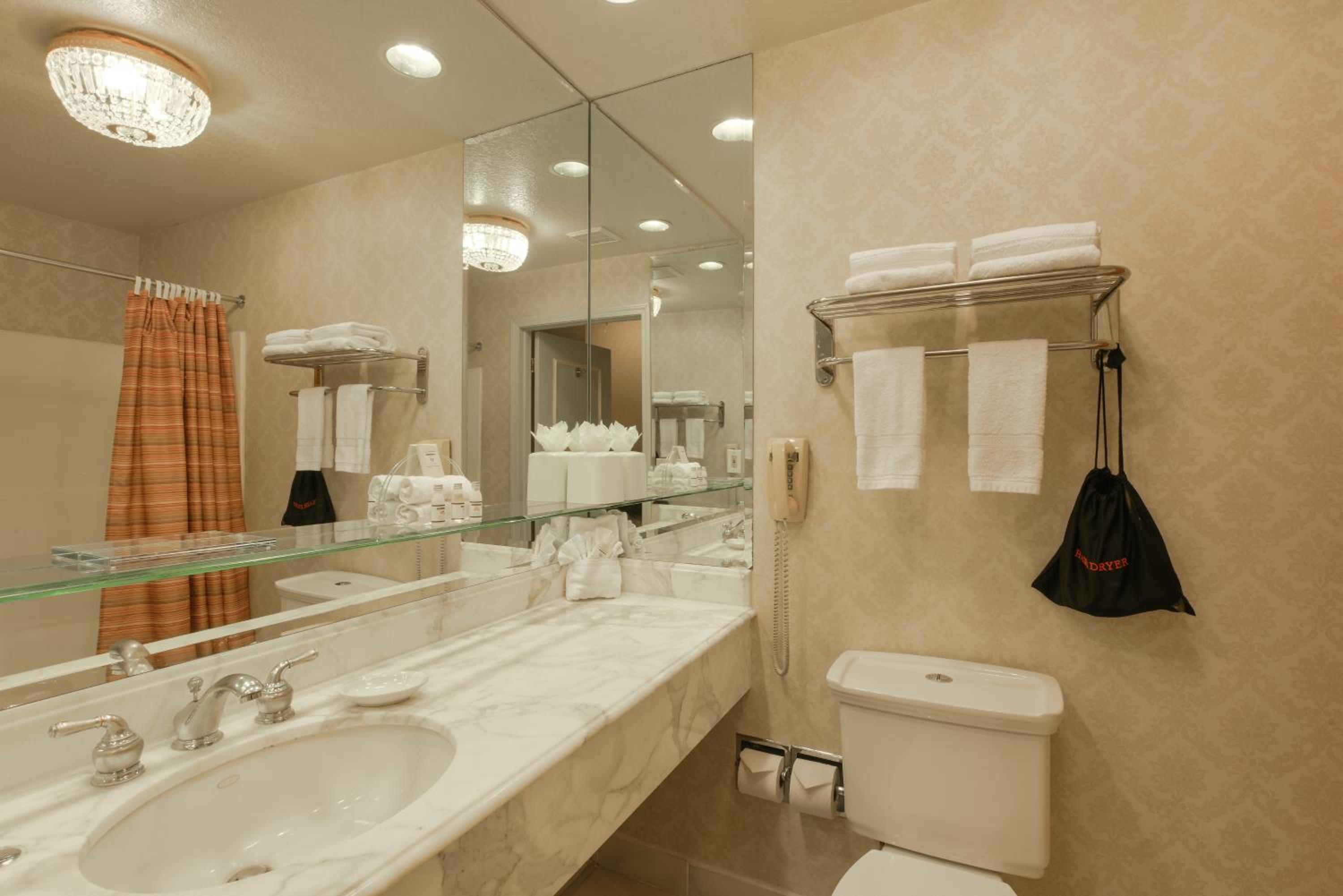 Deluxe King Room - Non-Smoking - Photo 3