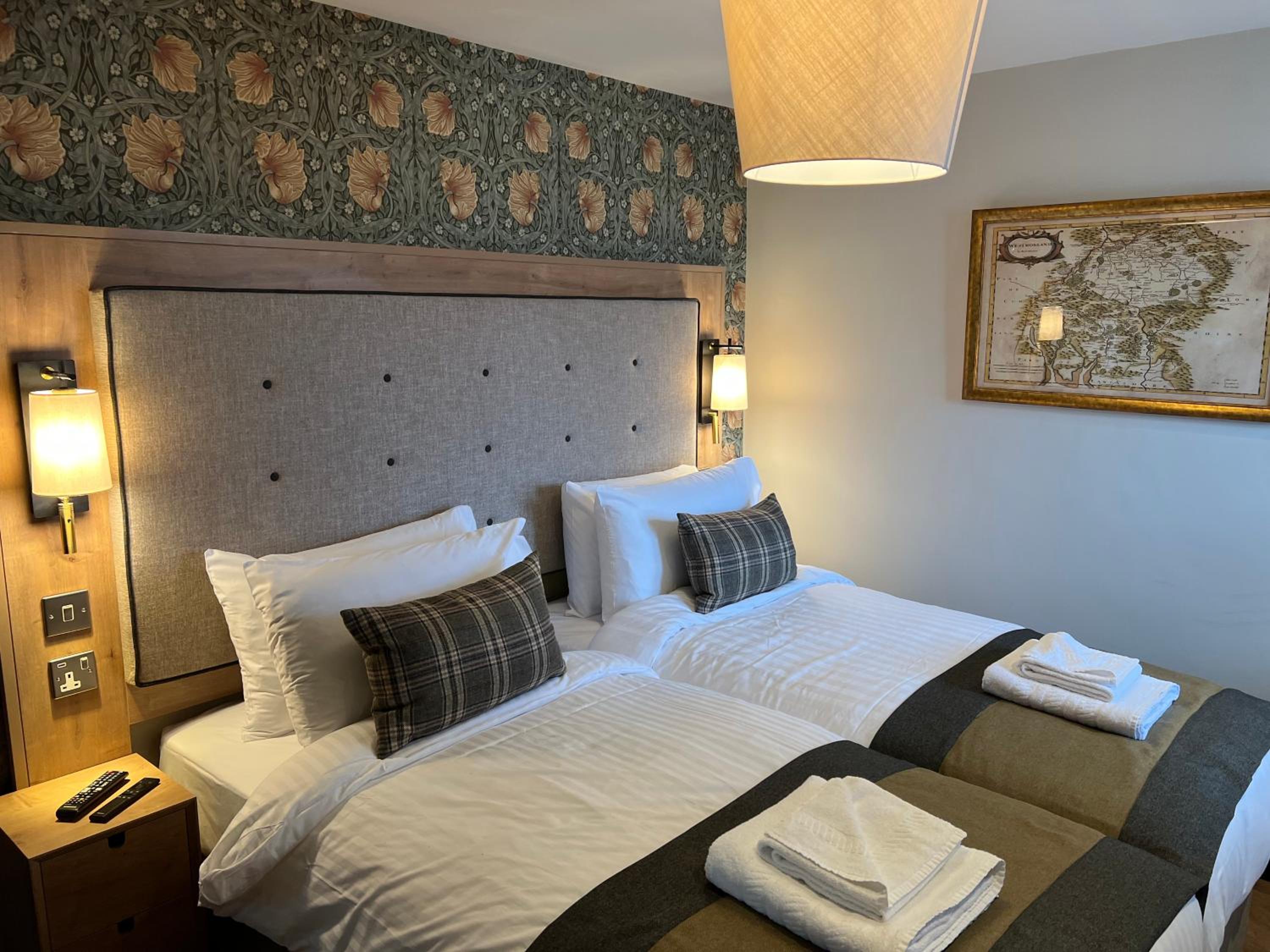 Twin Room with Private Bathroom