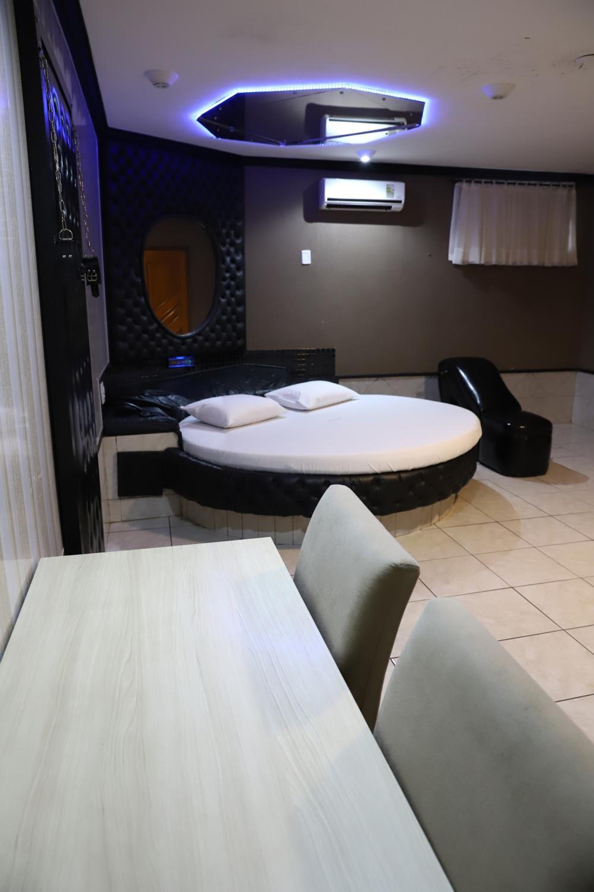 Deluxe Suite with Spa Bath - Photo 1