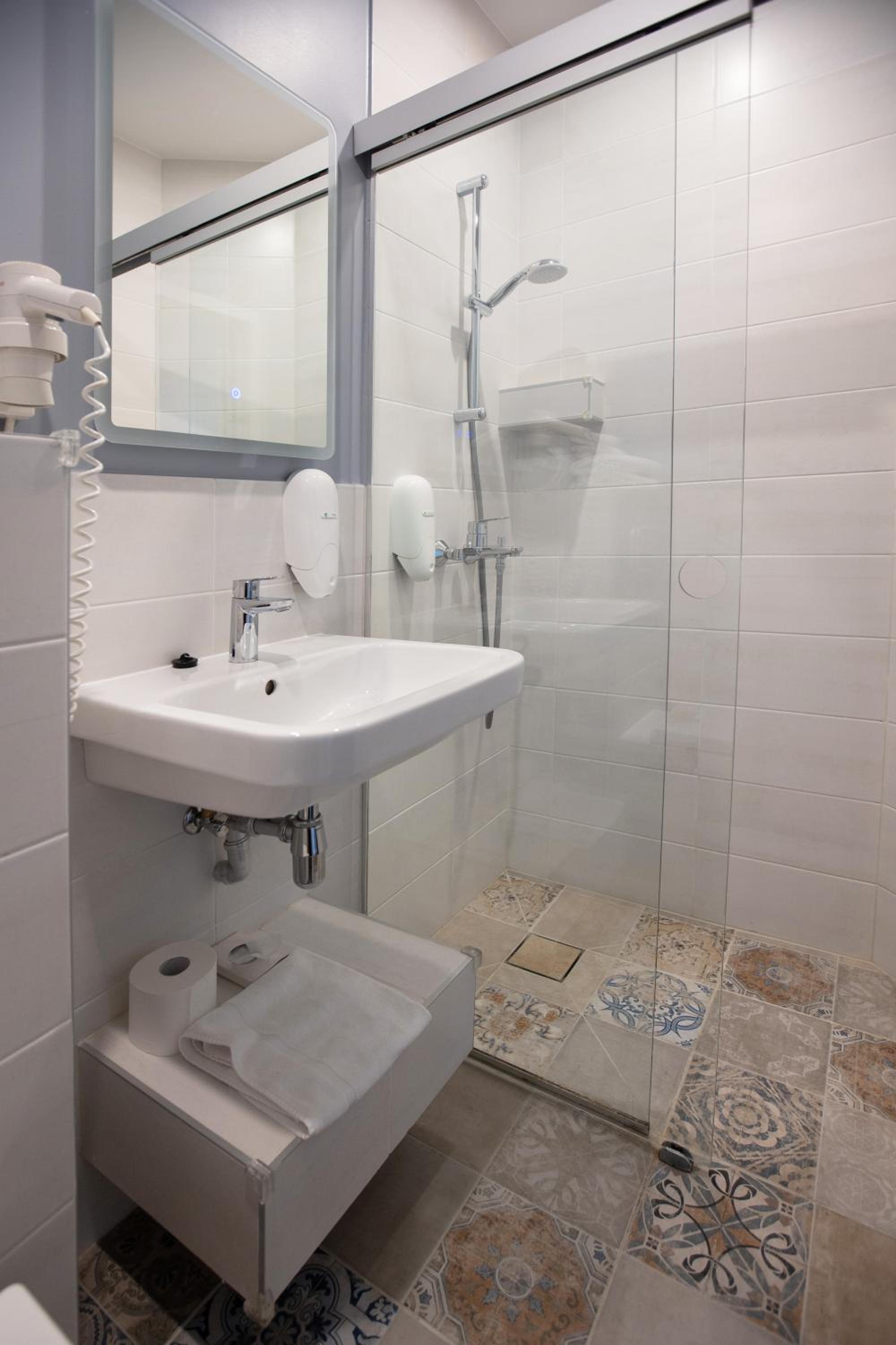 Deluxe Double Room - Photo 4
