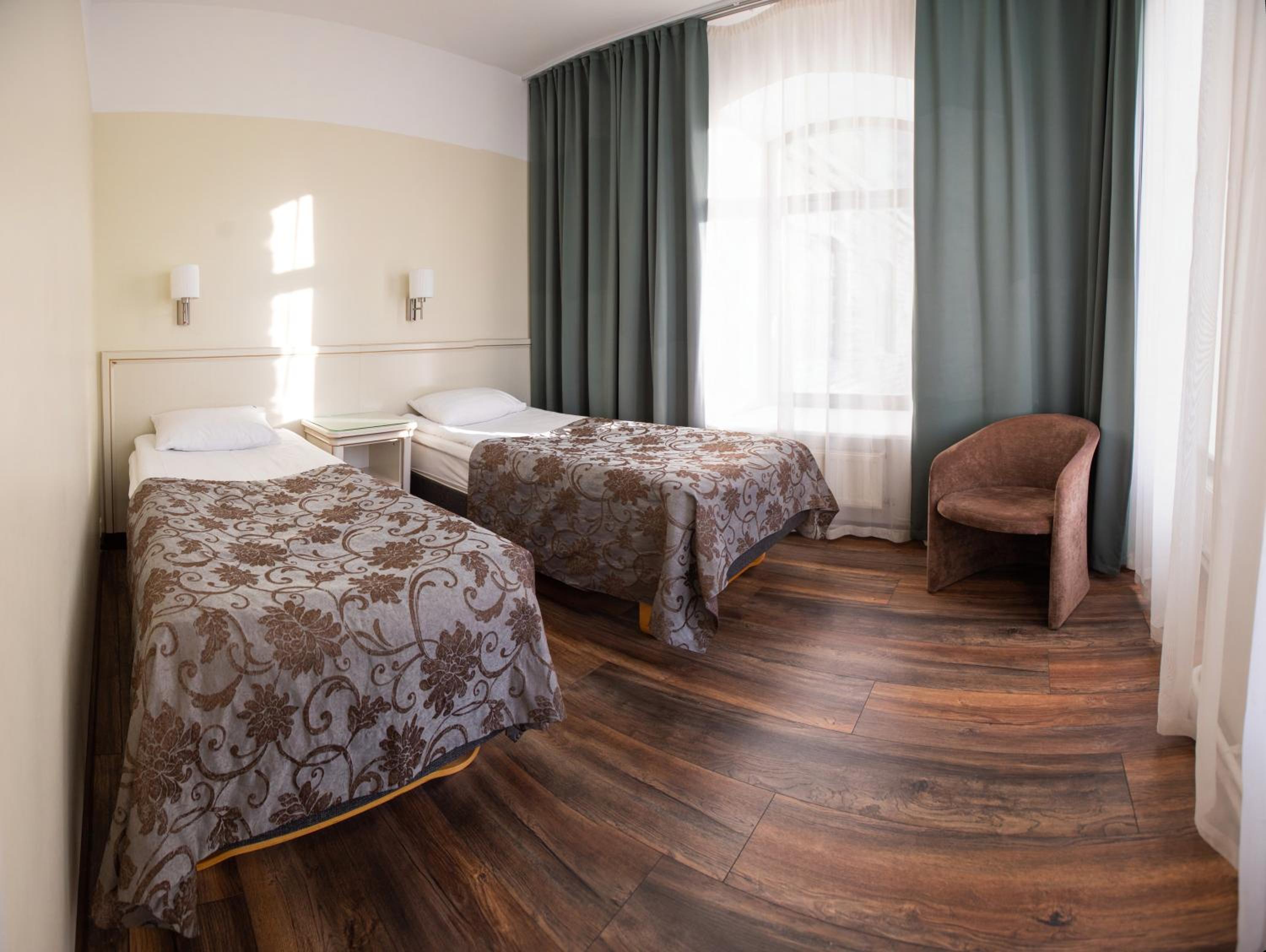 Standard Twin Room - Photo 1