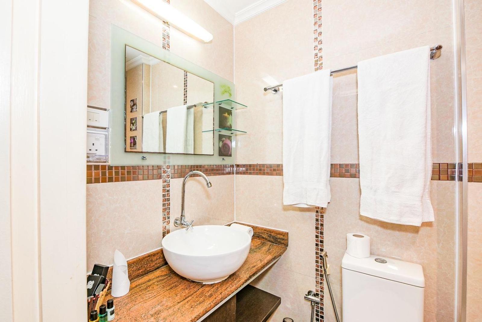 Deluxe Double or Twin Room - Photo 5