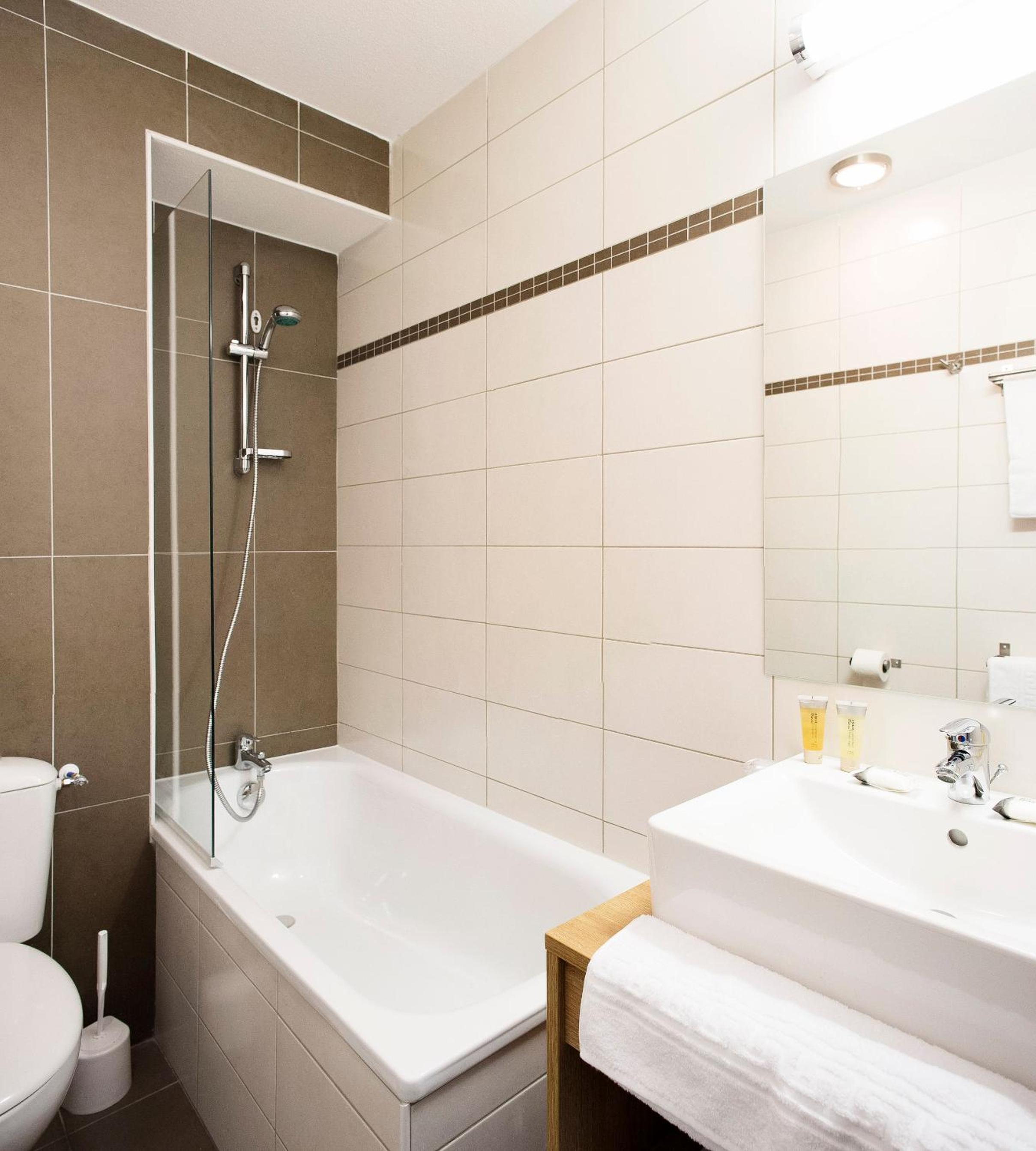 One-Bedroom Apartment (5 Adults) - Photo 28