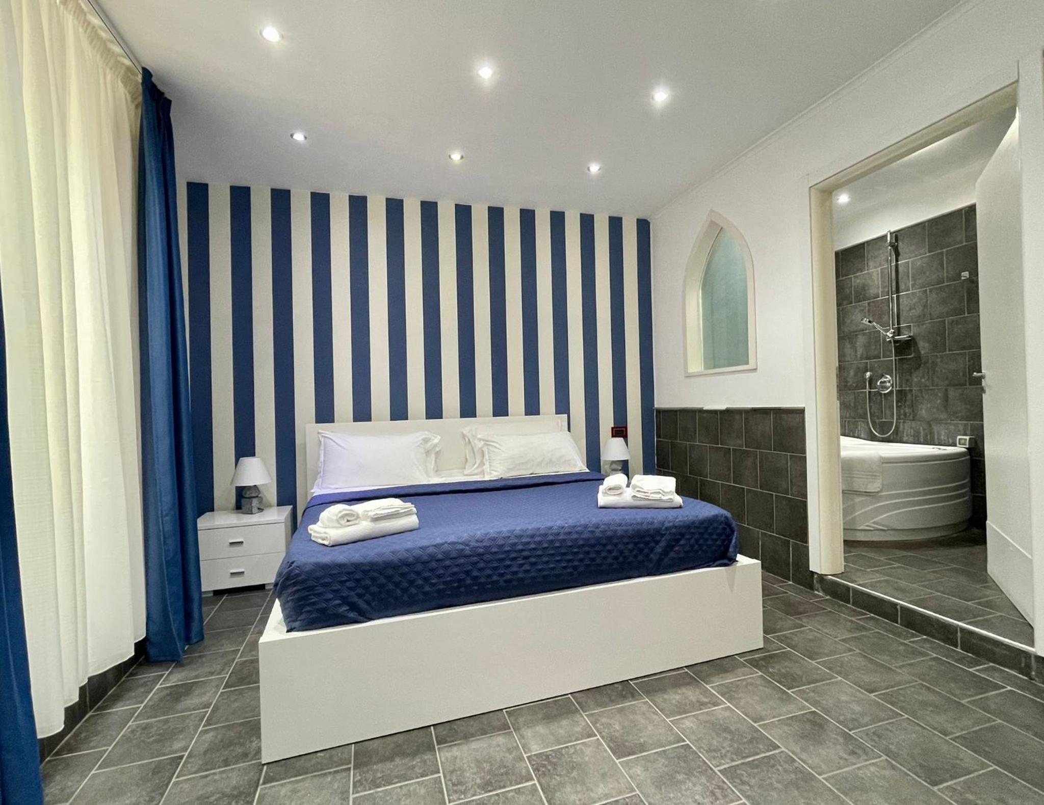 Queen Room with Spa Bath