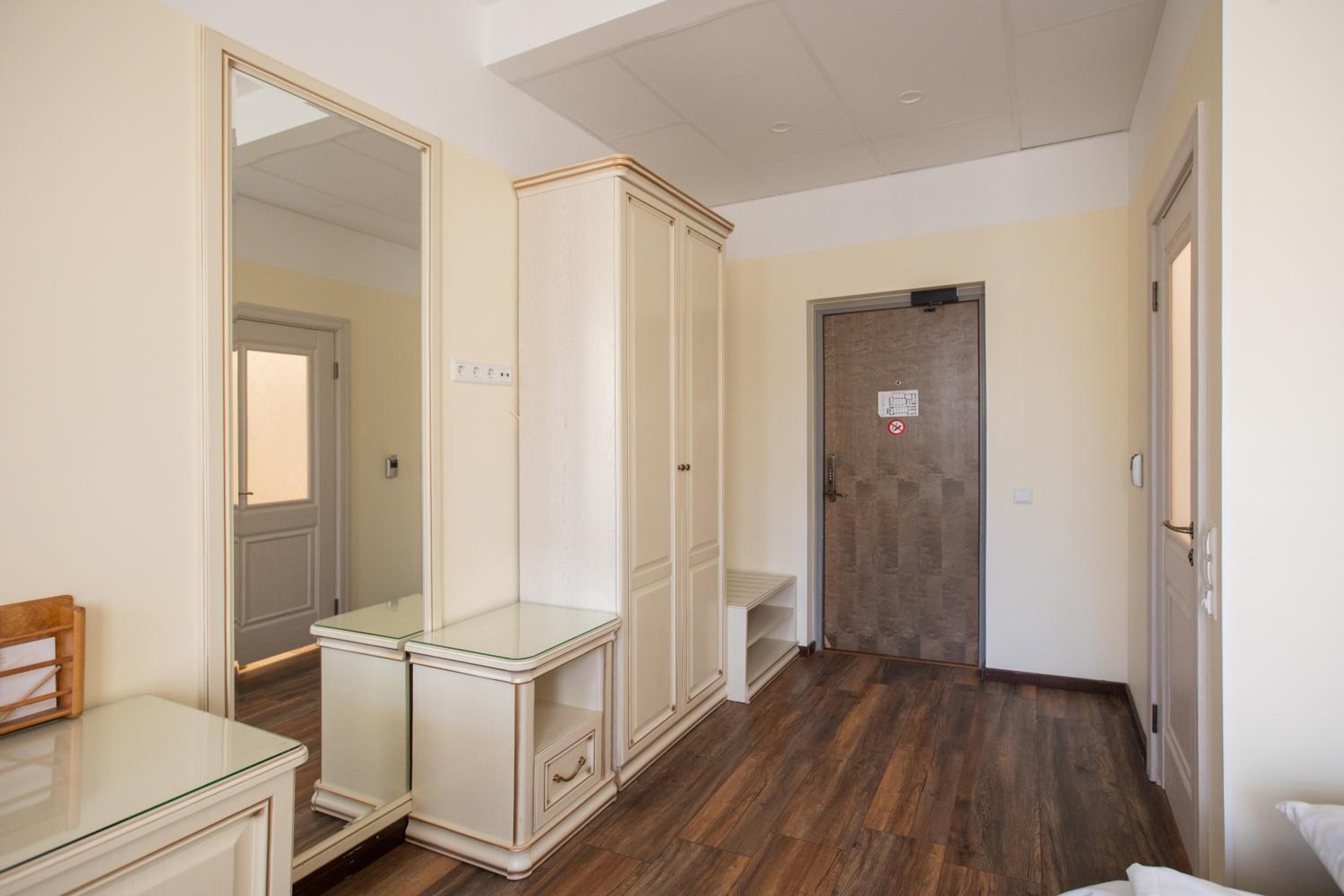 Family Room (2 Adults + 2 Children) - Photo 3