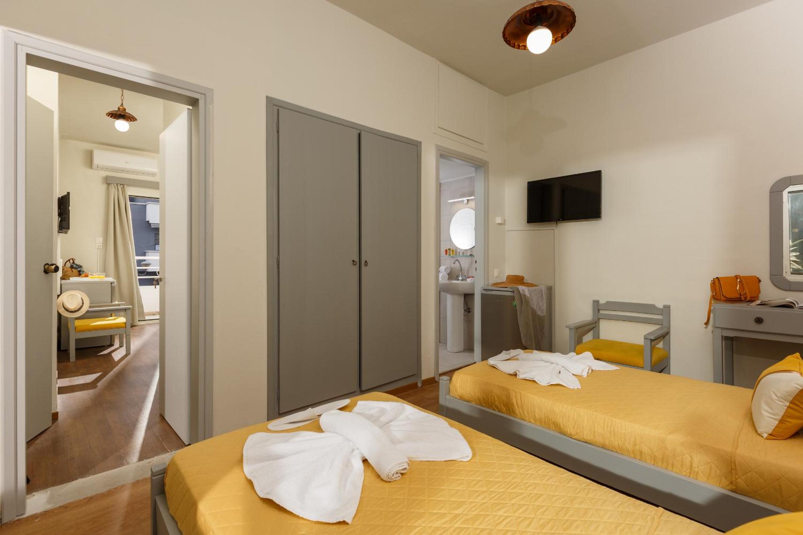 Double or Twin Room - Photo 11