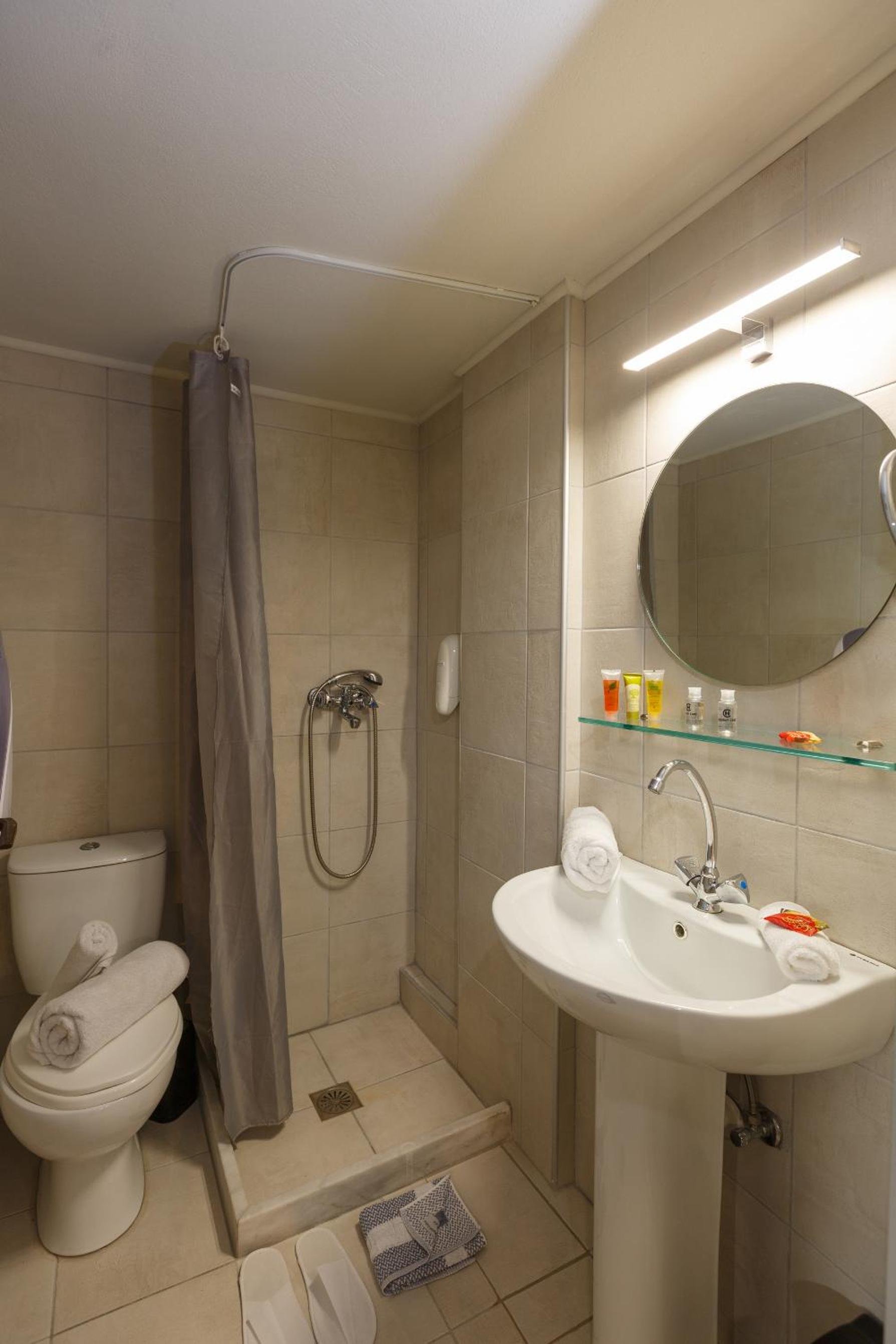 Double or Twin Room - Photo 10