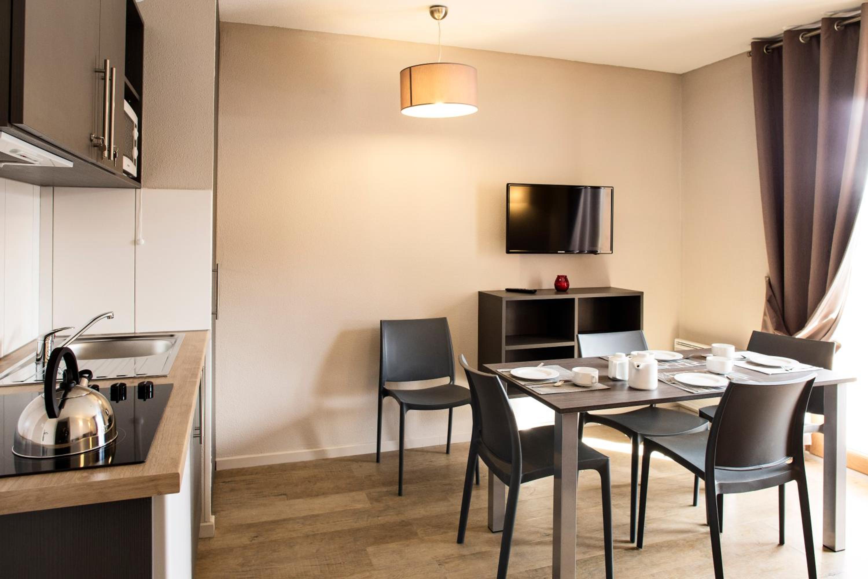 One-Bedroom Apartment (5 Adults) - Photo 26