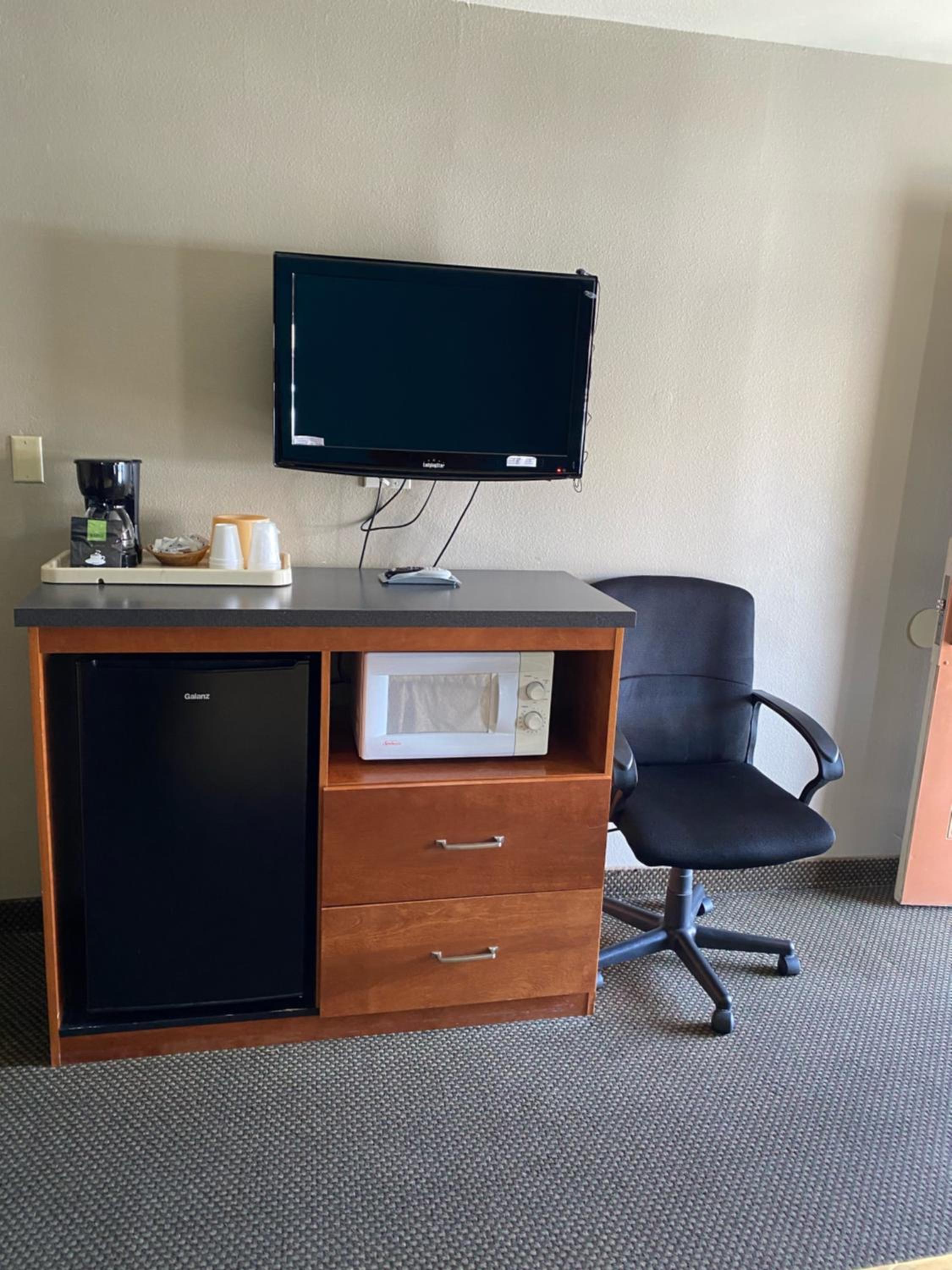 Queen Room photo 1