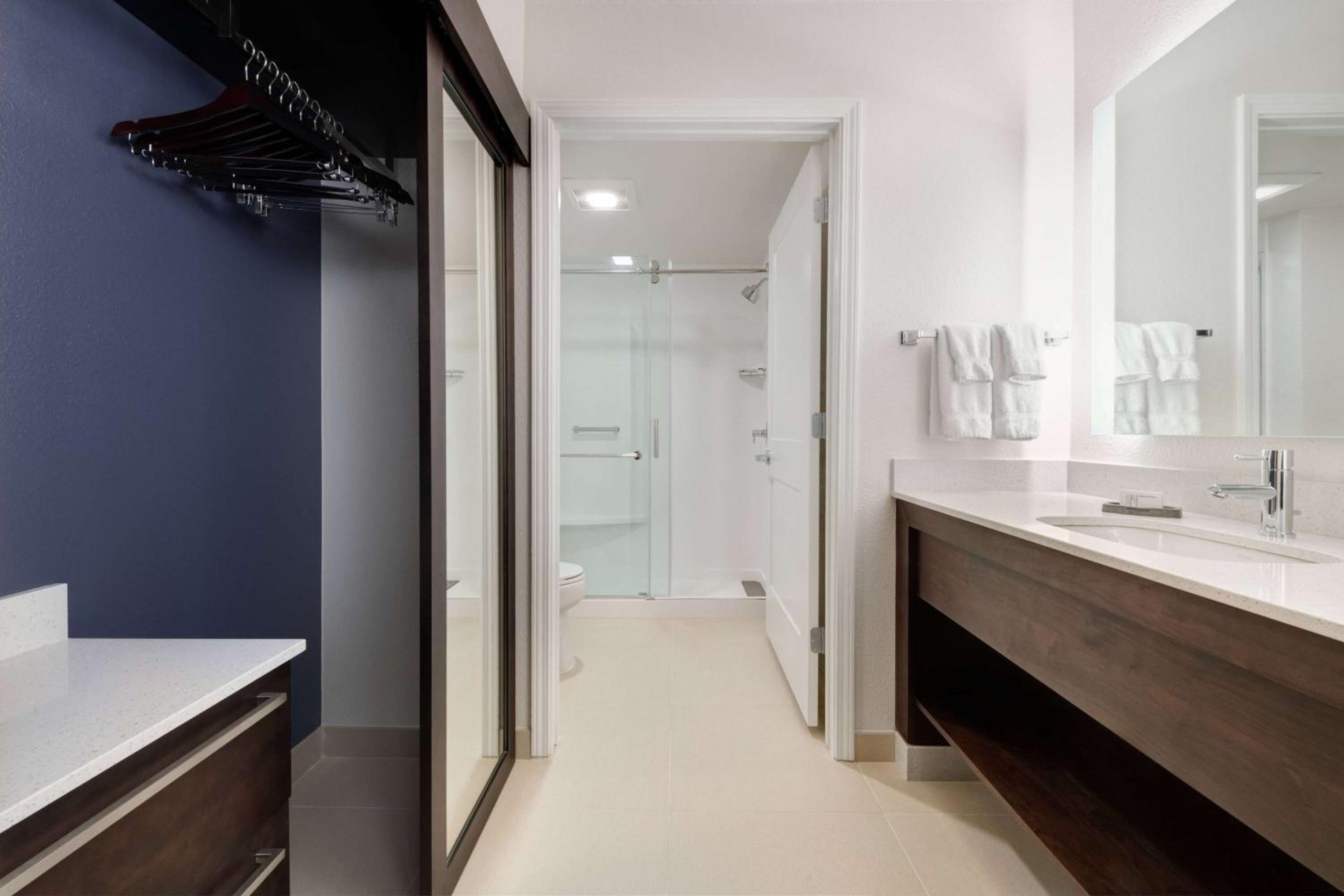 Deluxe Studio Suite King - Hearing Accessible - Photo 2