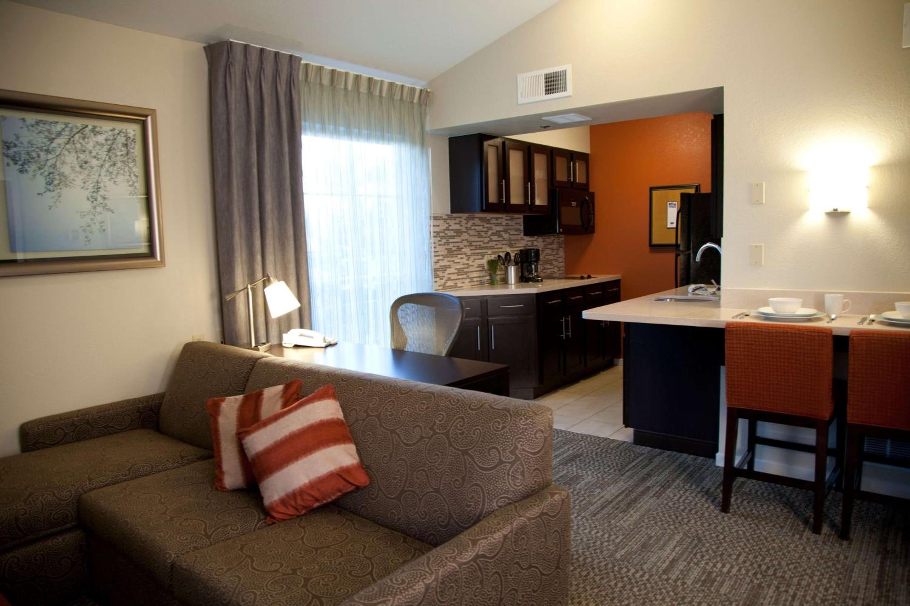 One-Bedroom Queen Suite - Photo 3