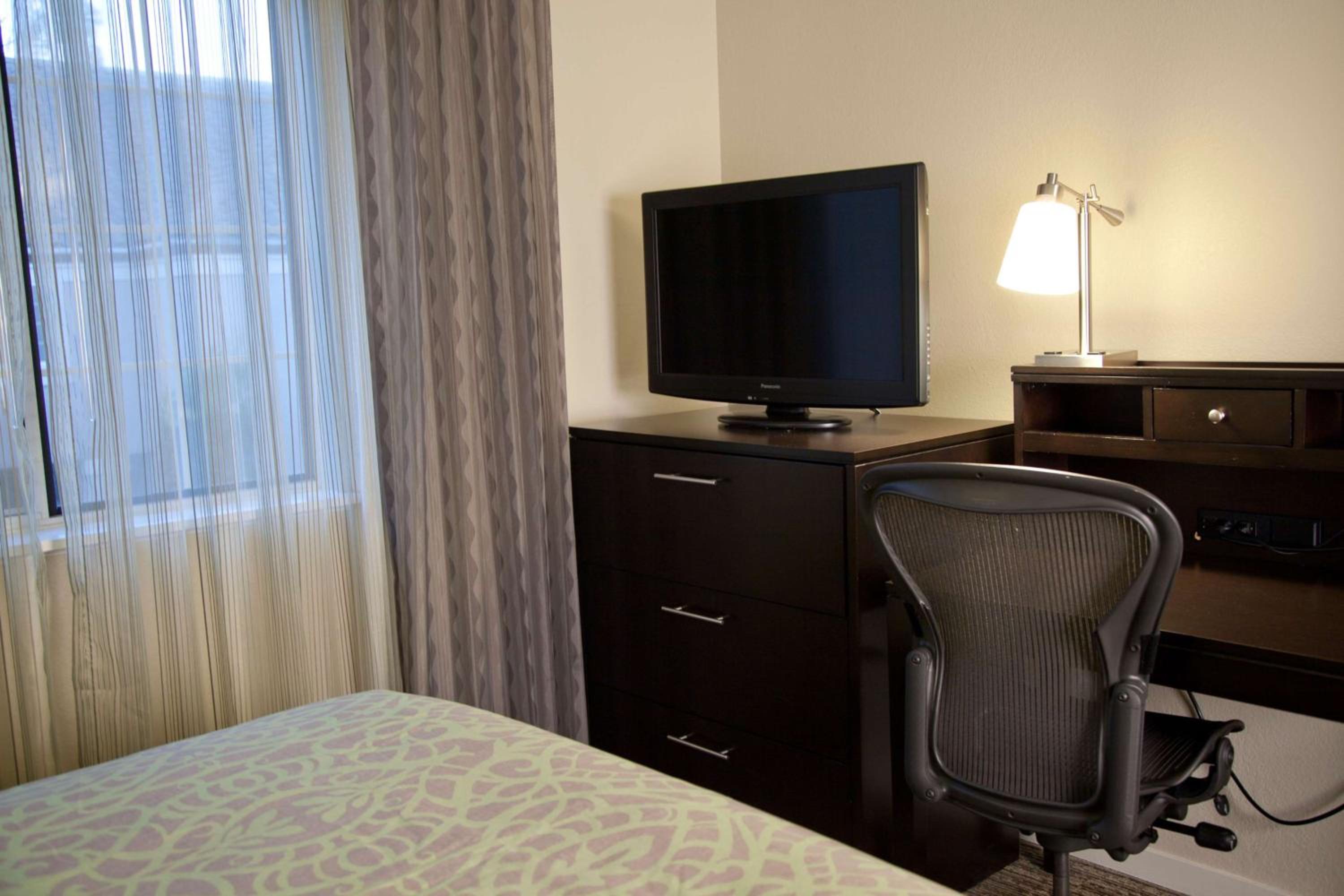 Two-Bedroom Suite with Queen and Two Double Beds photo 3