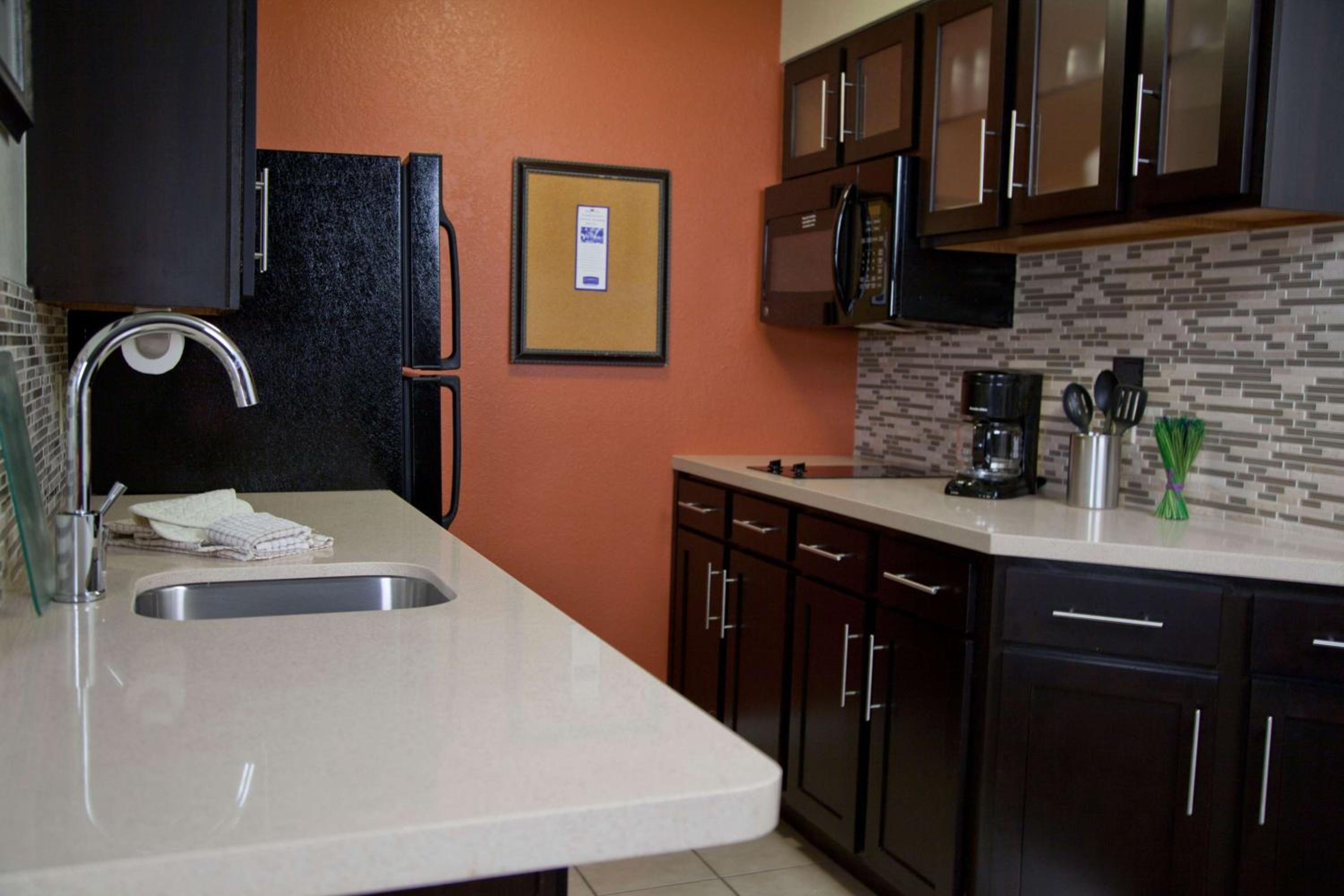 One-Bedroom Queen Suite - Photo 5