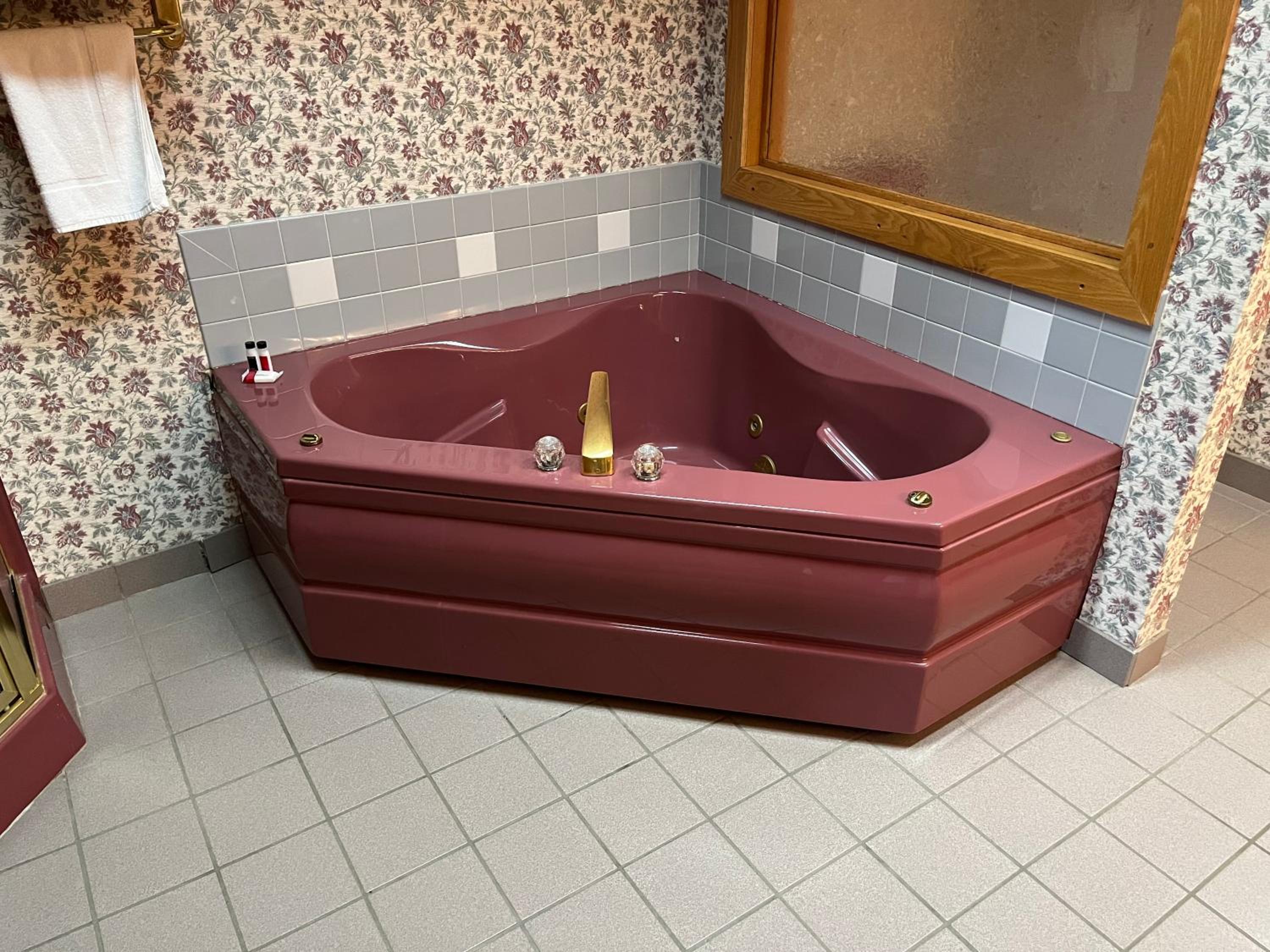 1 King Bed, 1 Bedroom Suite, South Tower, Non-Smoking photo 2