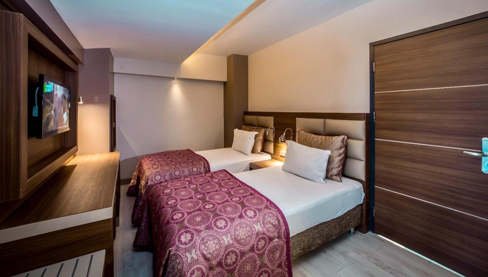 Suite with Balcony photo 2