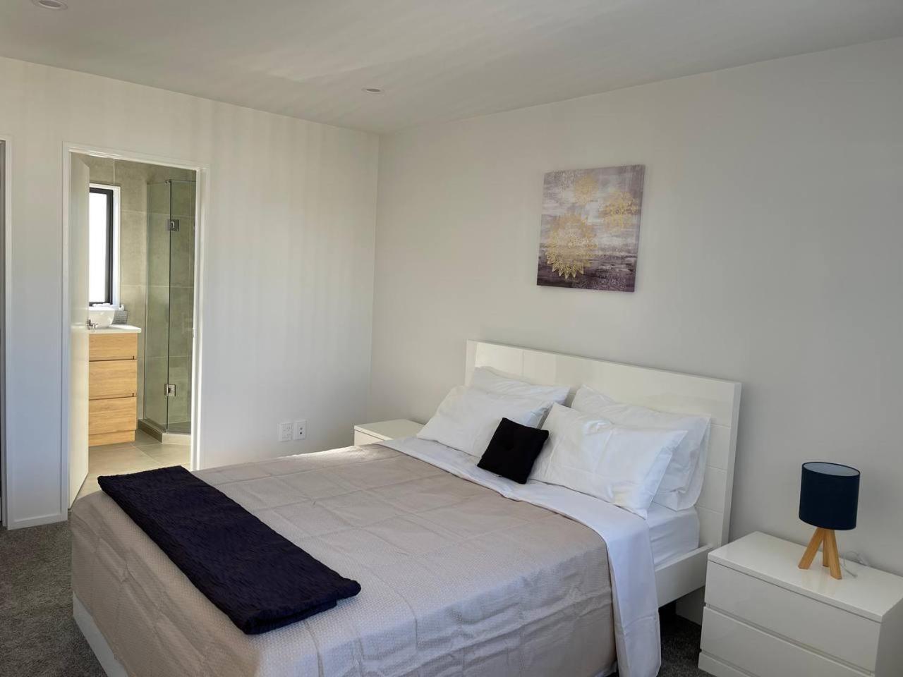 Four-Bedroom House - Photo 9