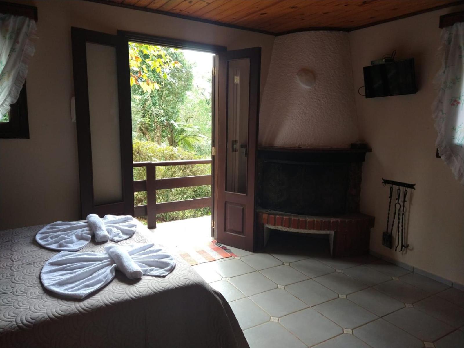 Deluxe Double Room with Balcony photo 3