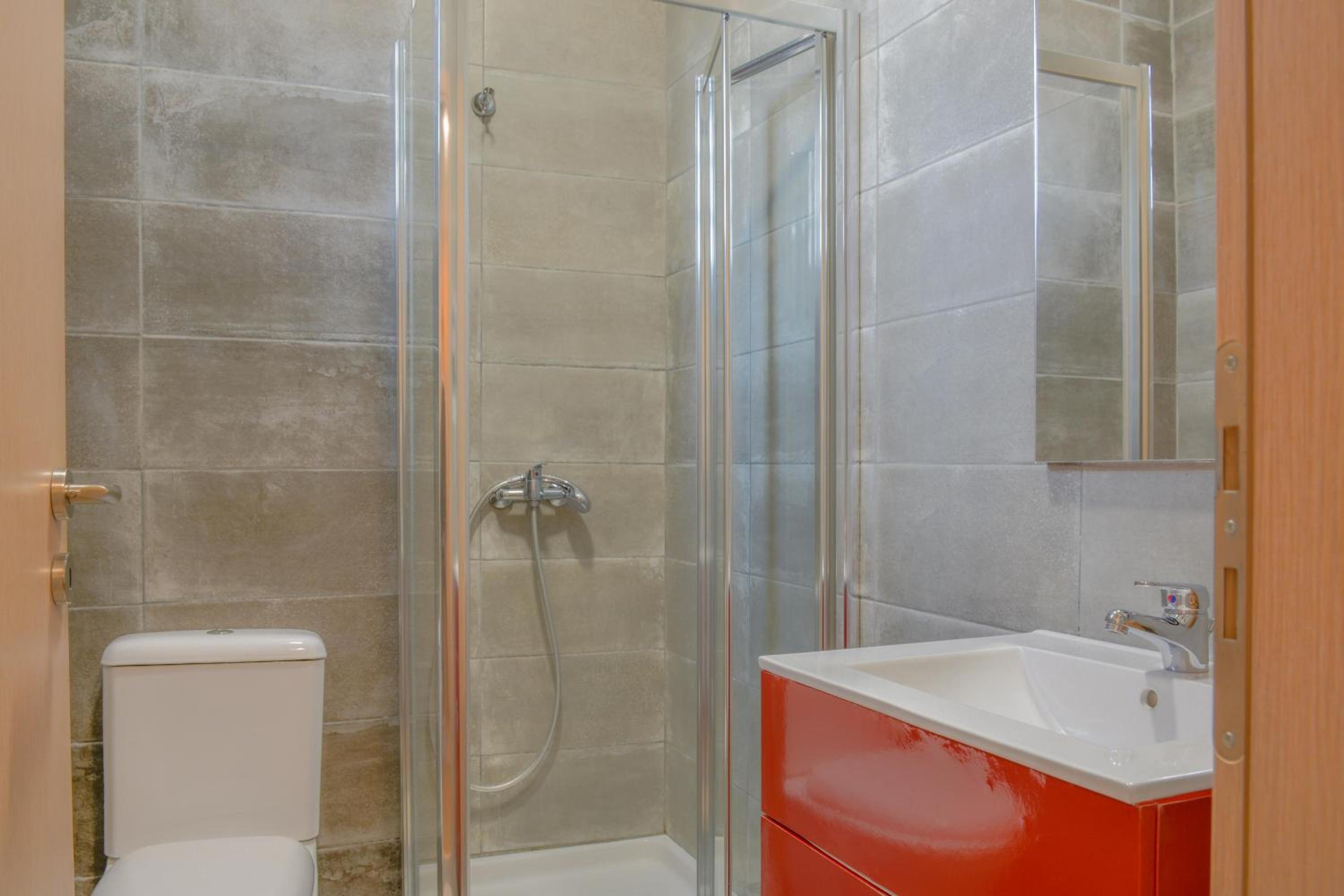 Superior Triple Room with Pool View - Photo 8