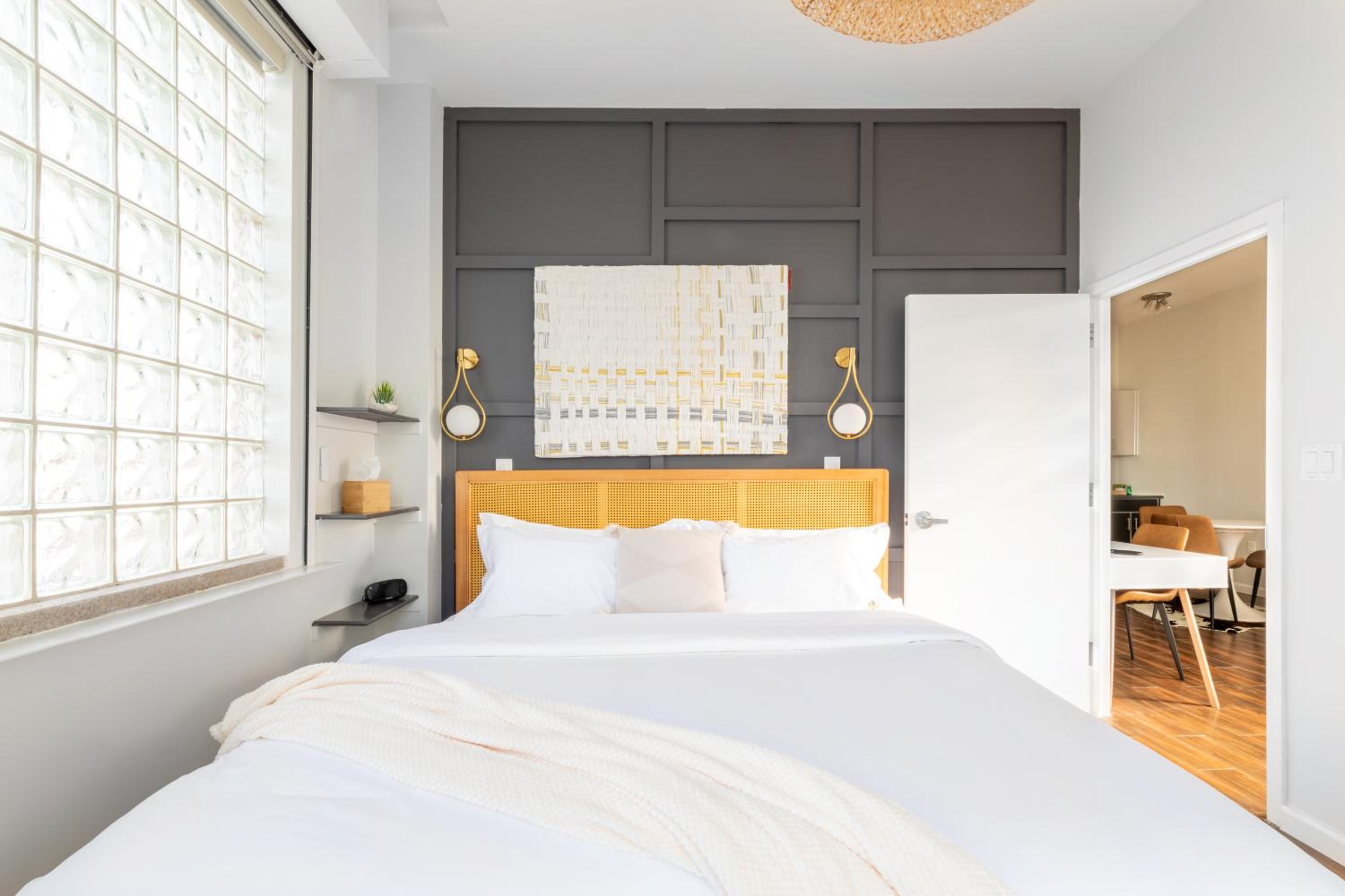 Superior Suite - Photo 7