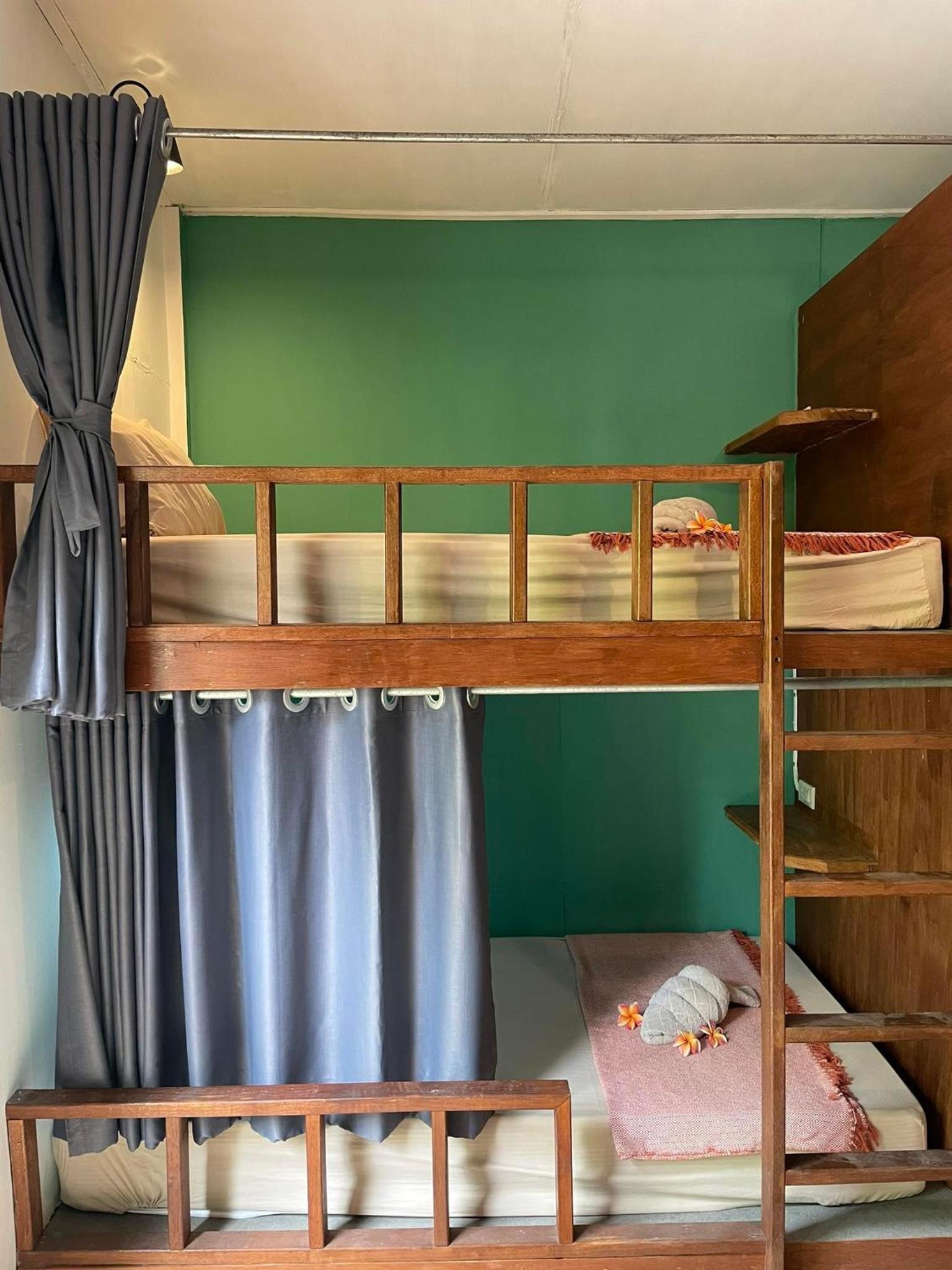 Posto Letto in Dormitorio Misto con 6 Letti