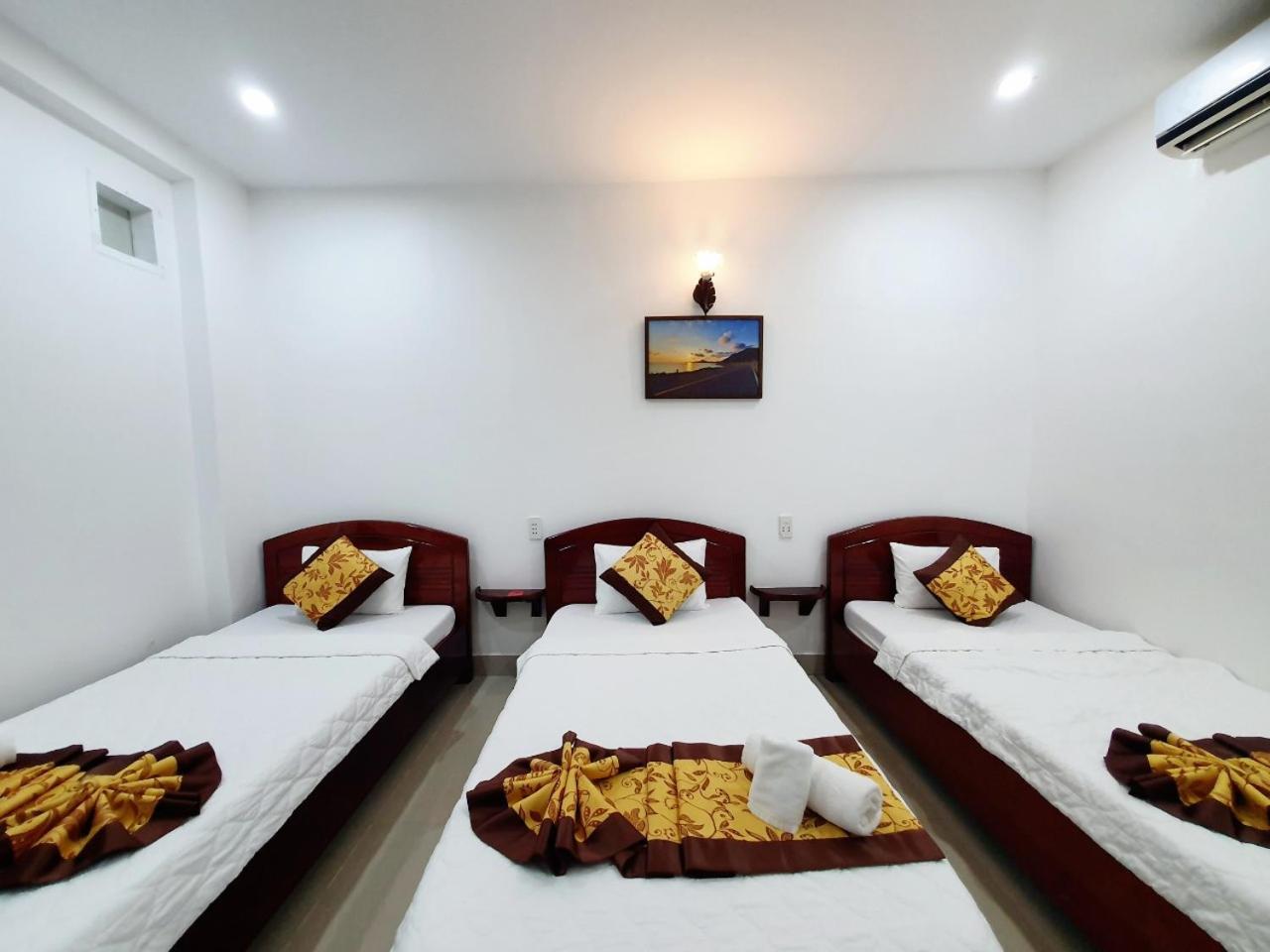Economy Triple Room