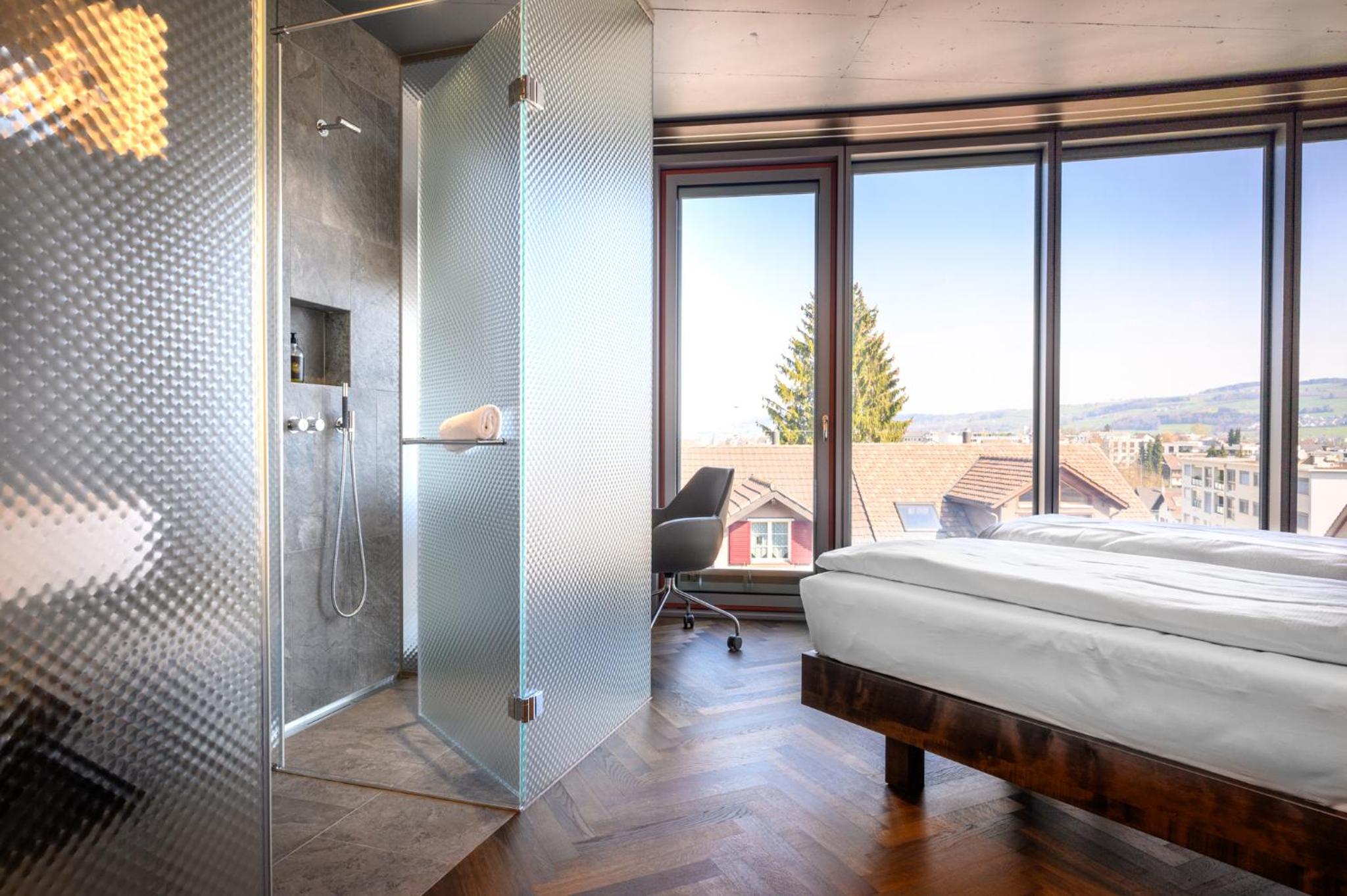 Deluxe Room with Lake View - Photo 4