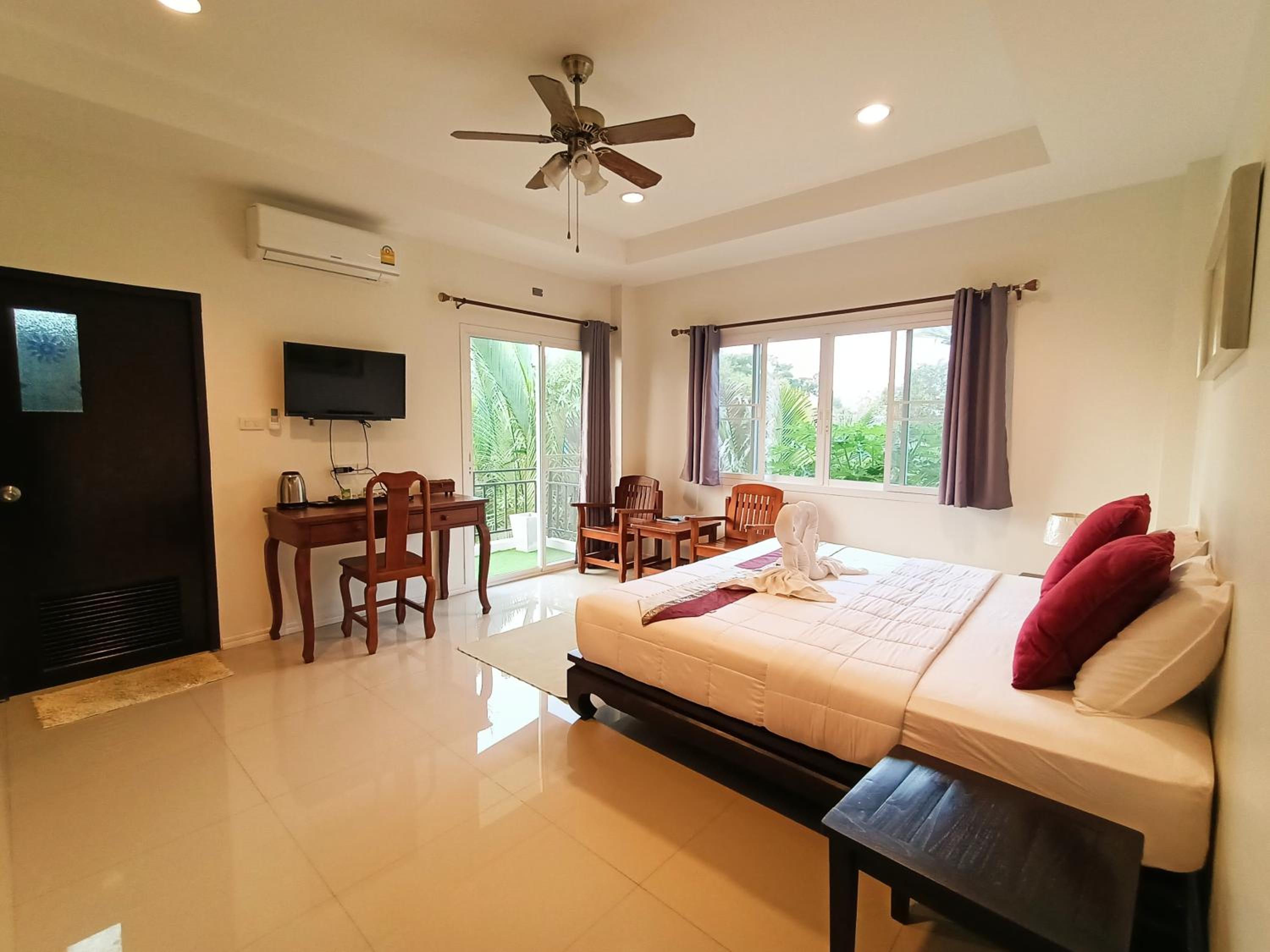 King Room with Garden View - Photo 3