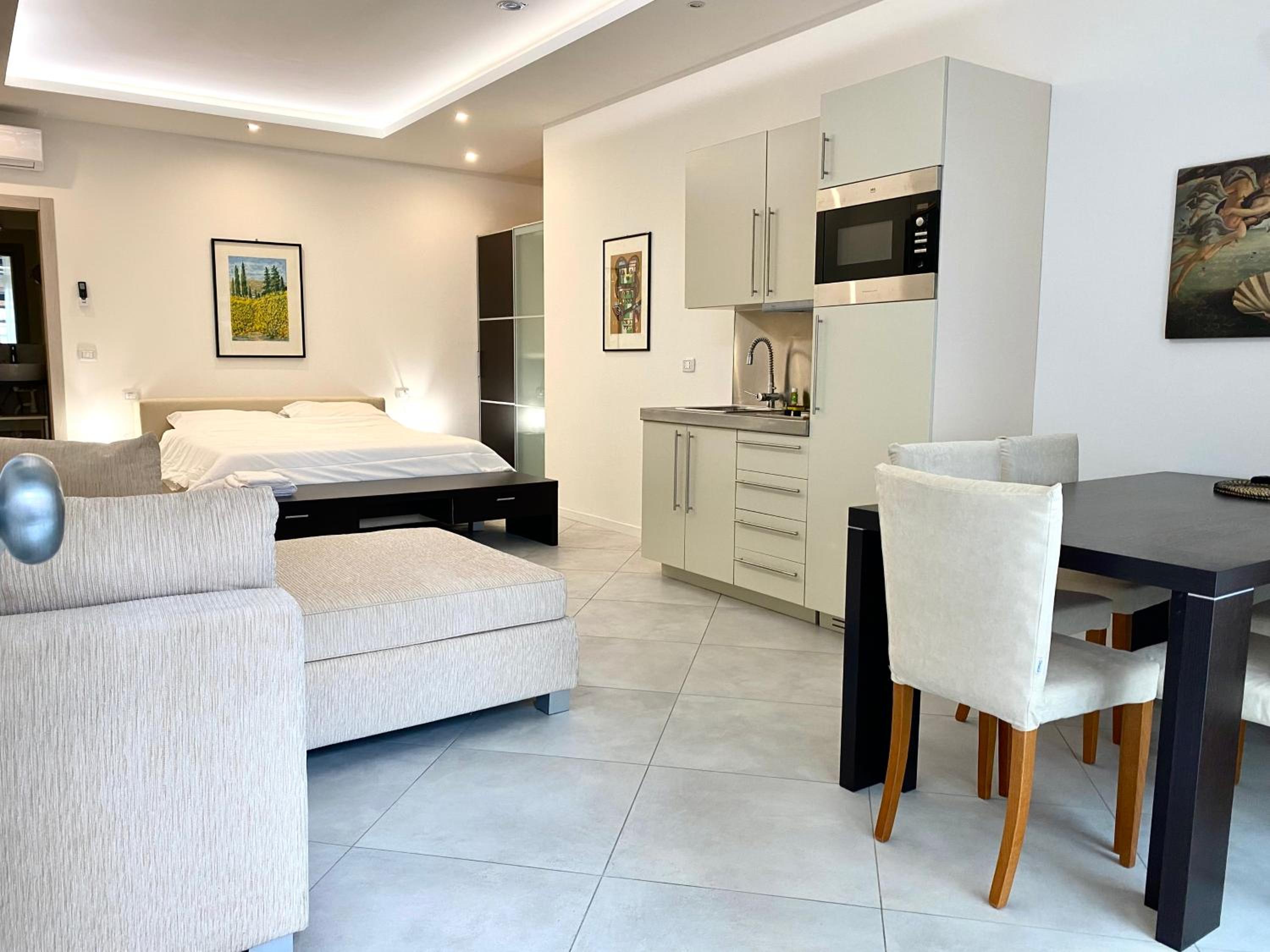 One-Bedroom Apartment