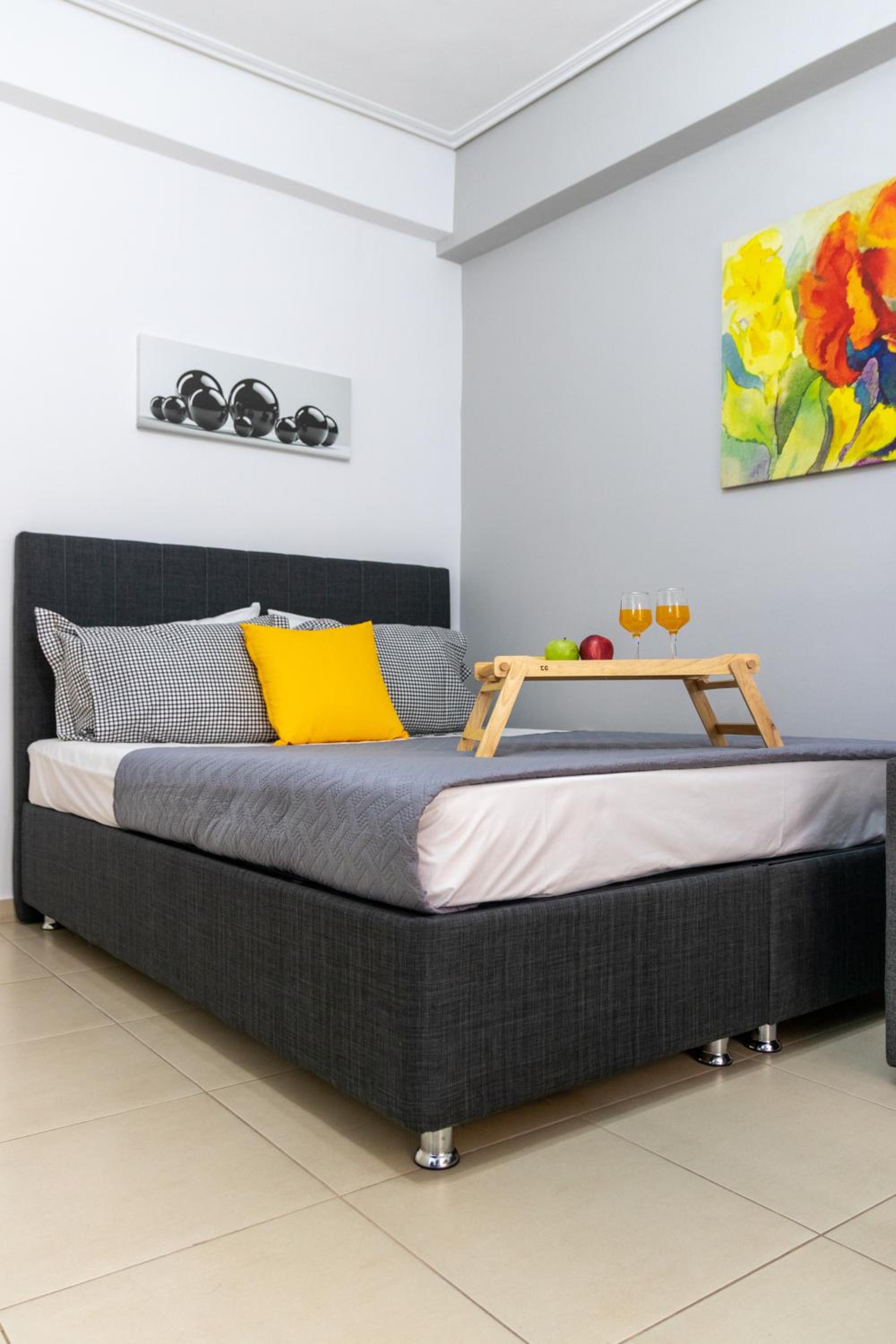 One-Bedroom Apartment - Photo 4