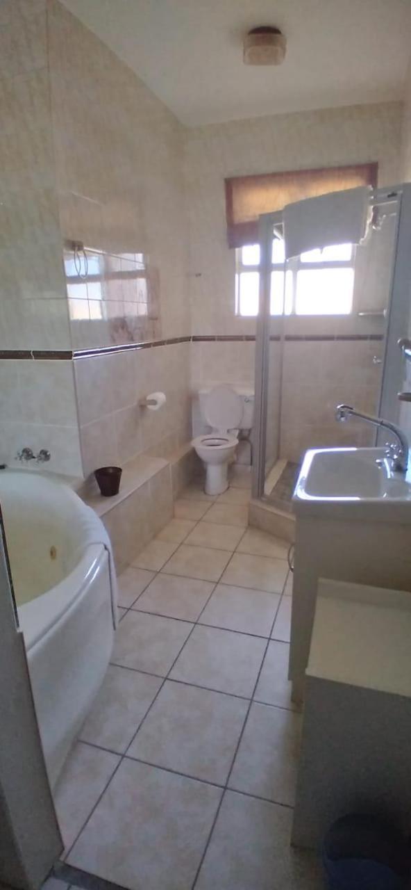 Deluxe Apartment photo 2