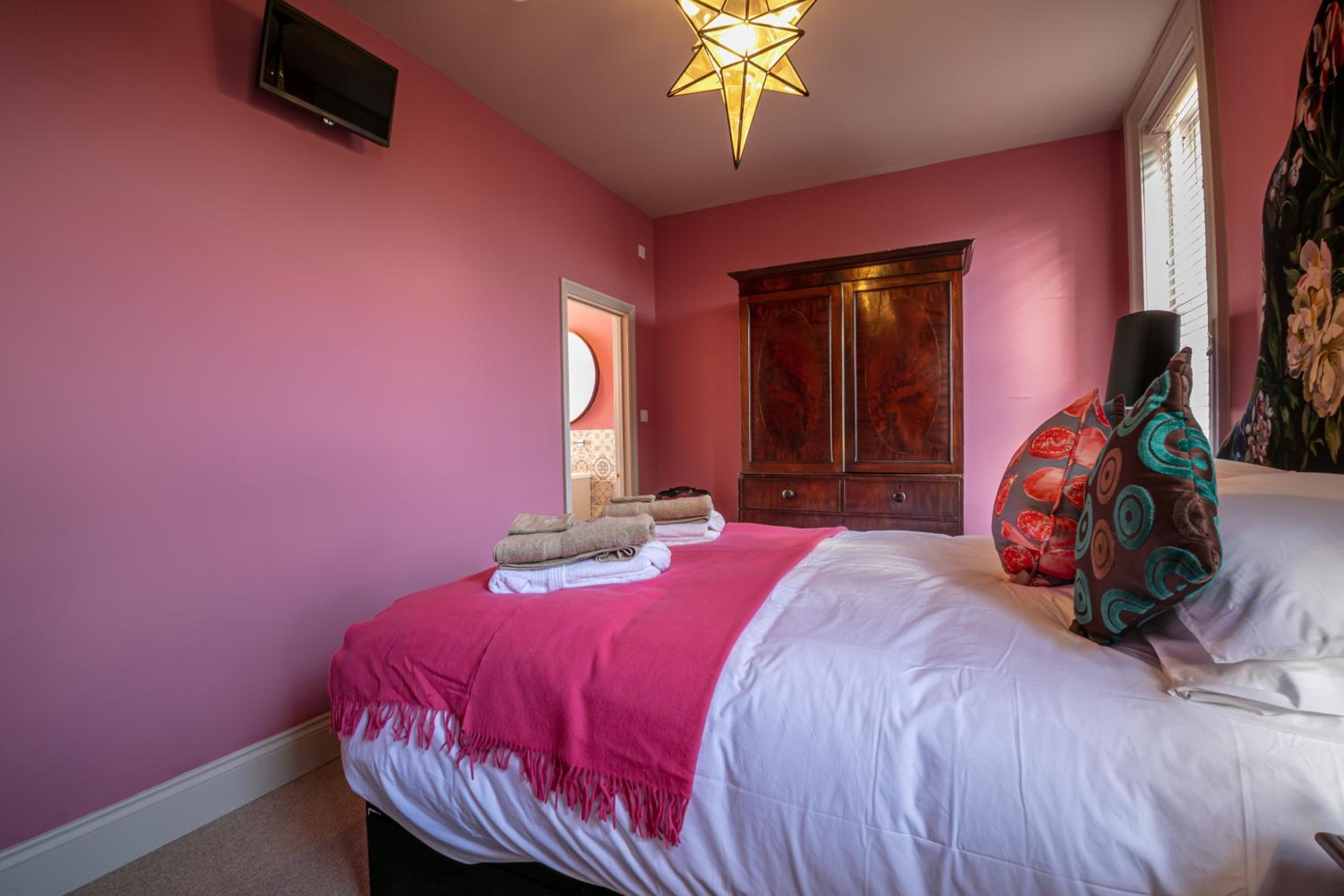 Deluxe Double Room with Shower photo 2