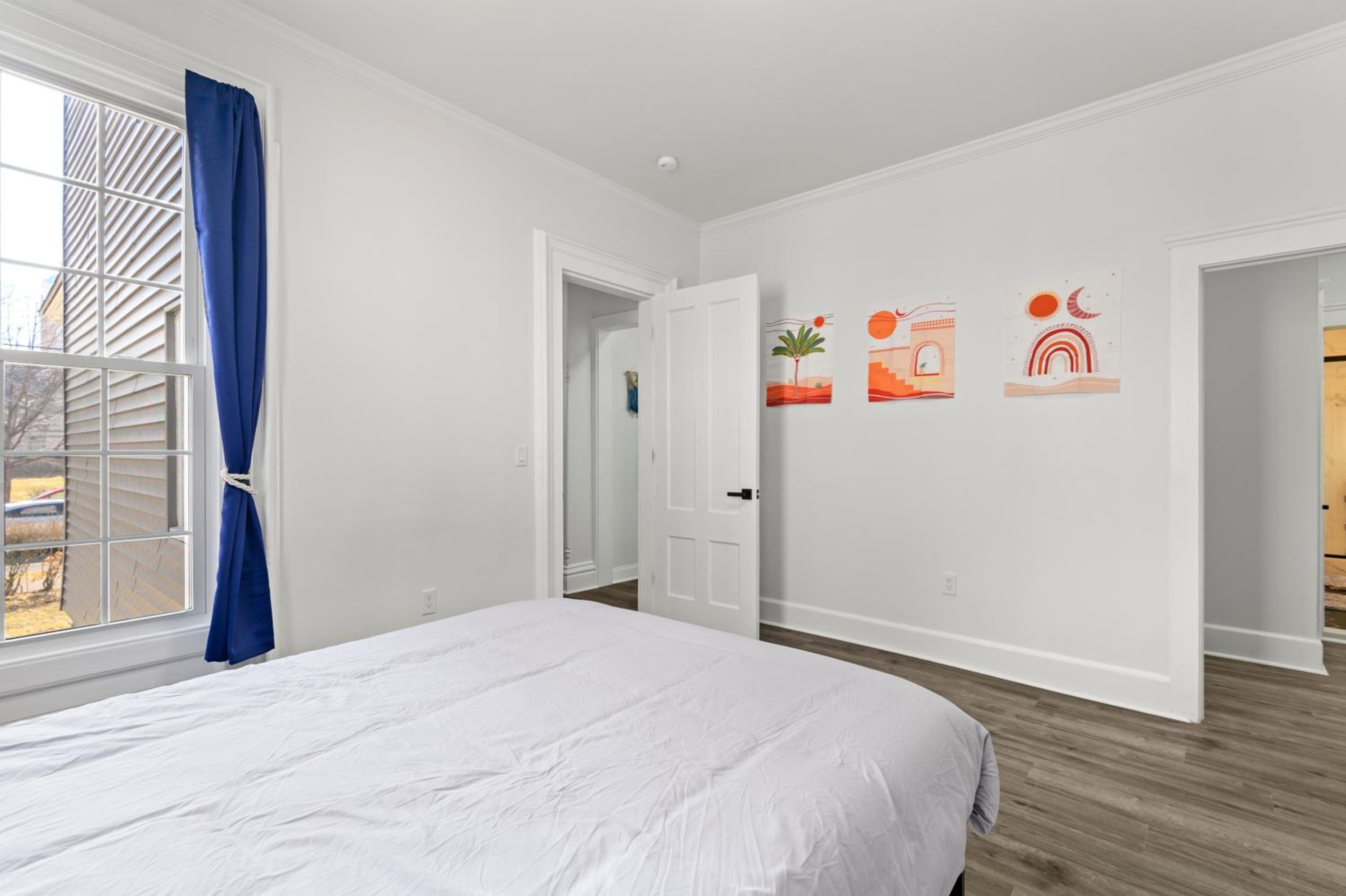 Three-Bedroom Apartment - Photo 3