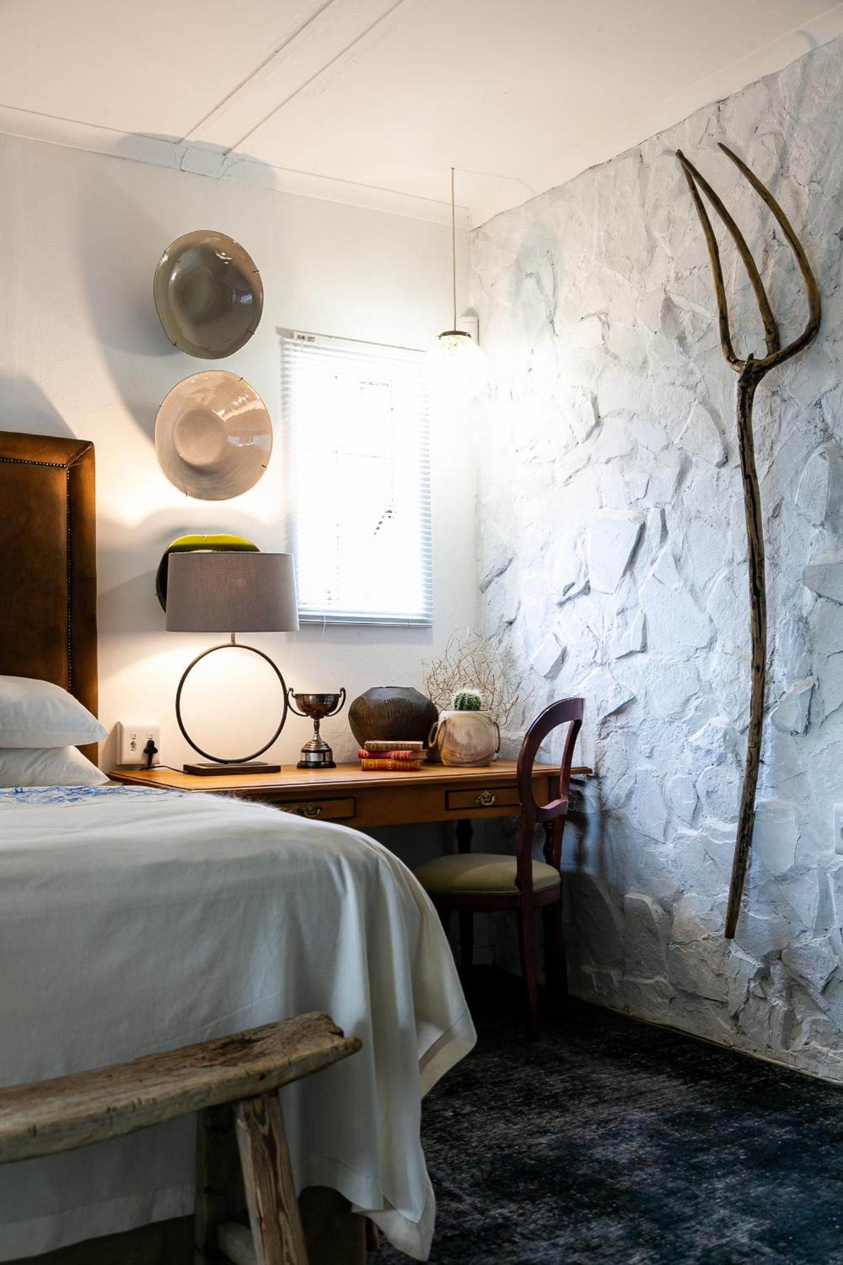 Deluxe King Room - Photo 29