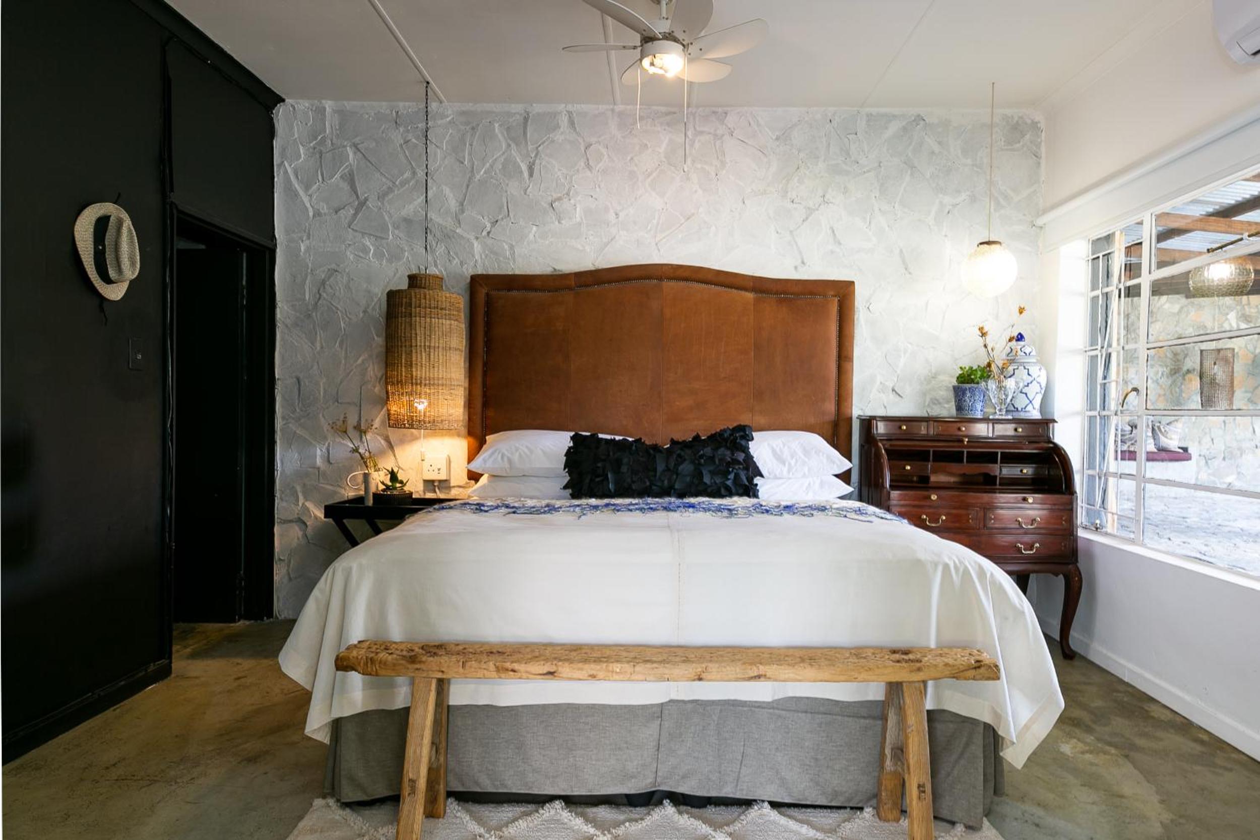 Standard King Room - Photo 6