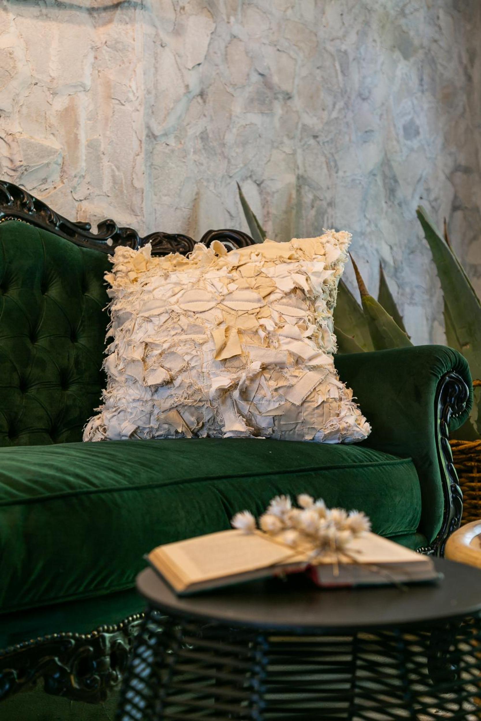 Deluxe King Room - Photo 6