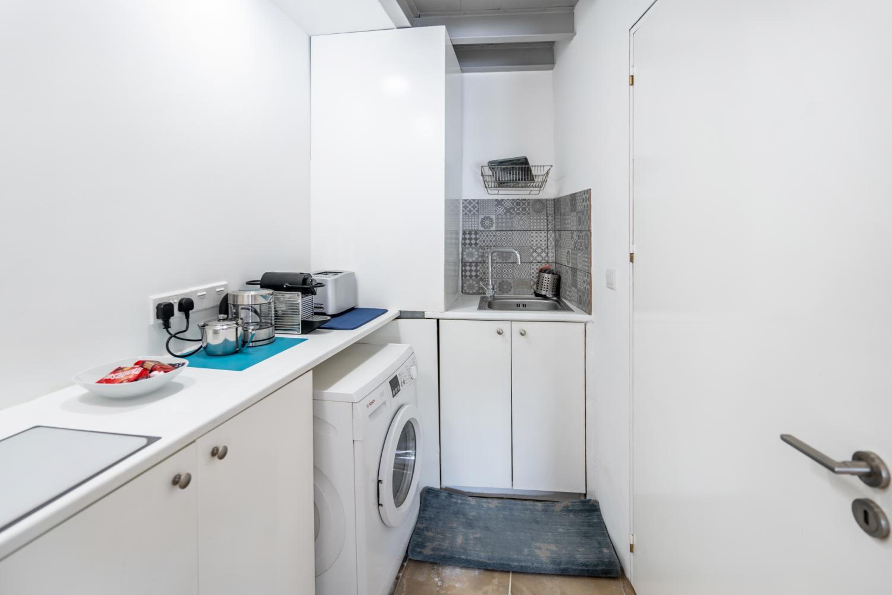 Studio Apartment - Photo 18