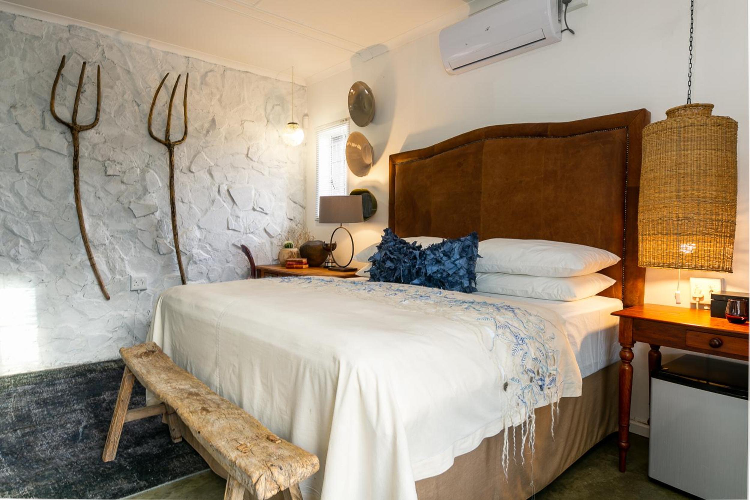 Deluxe King Room - Photo 8