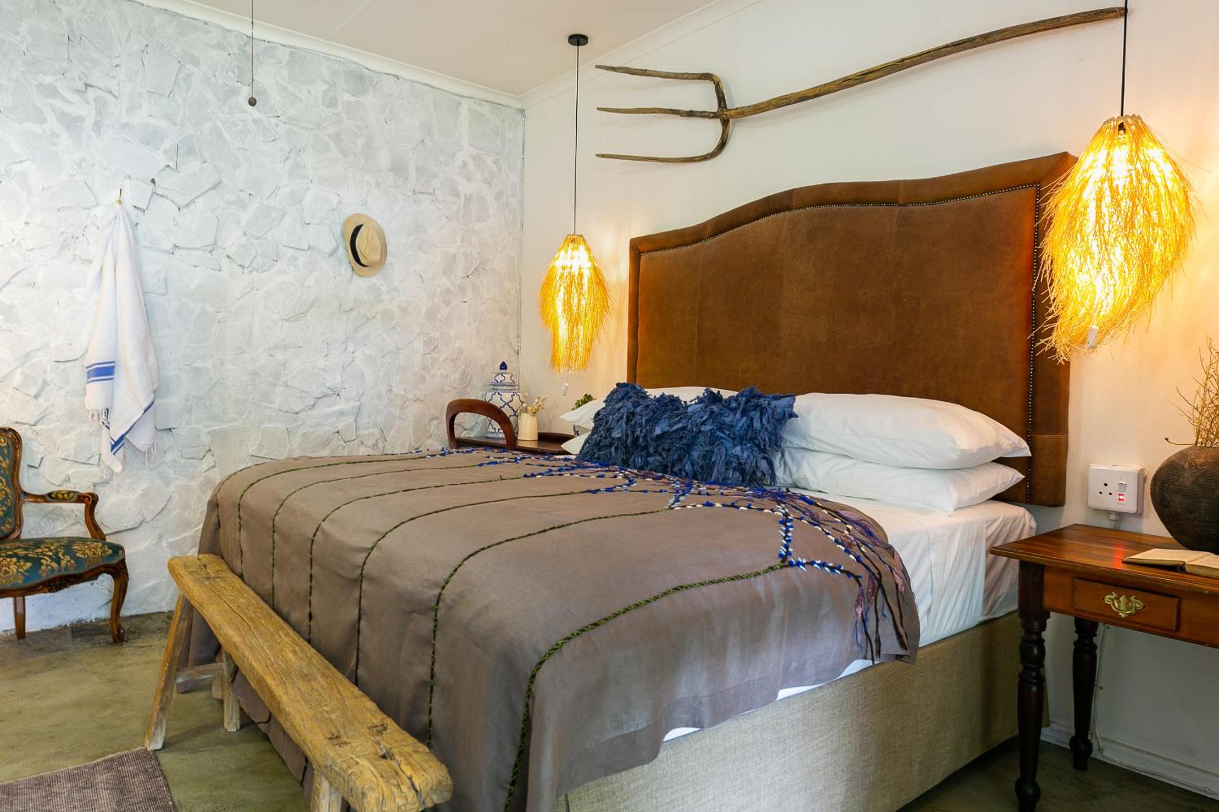 Deluxe King Room - Photo 10